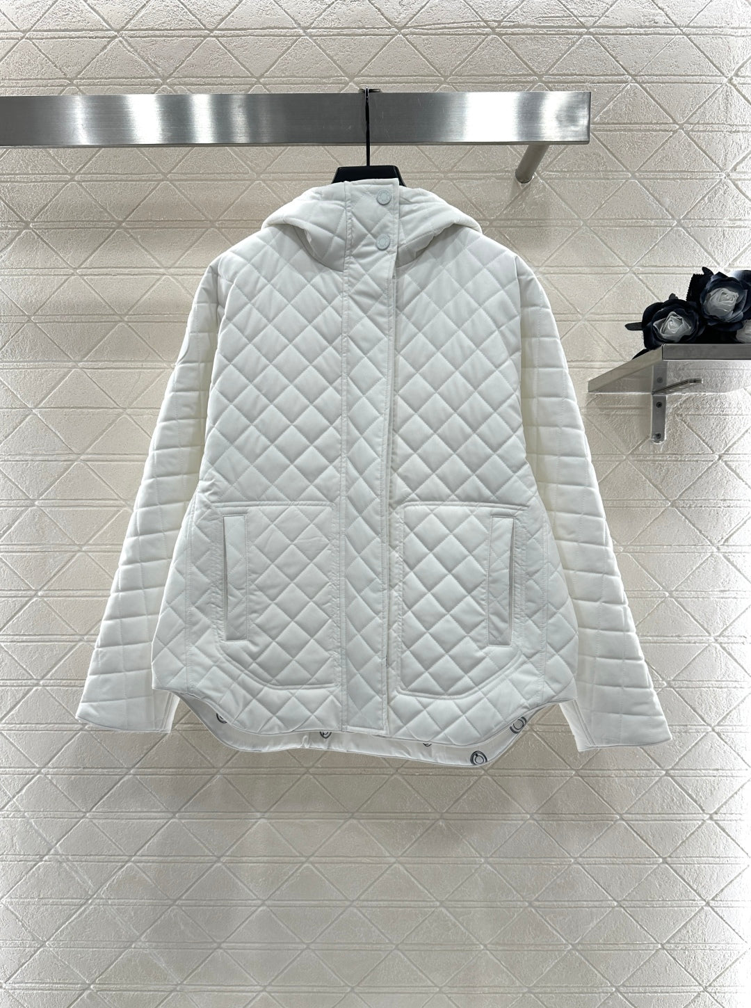 He 25 Reversible quilted jacket with hidden hood