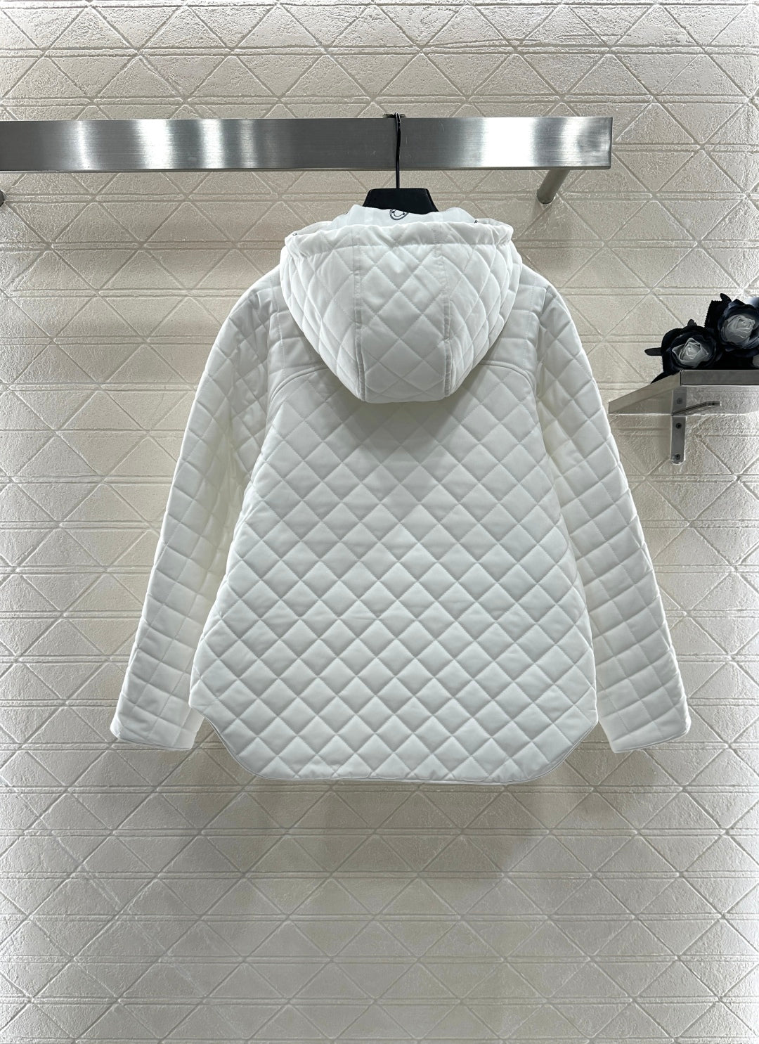 He 25 Reversible quilted jacket with hidden hood