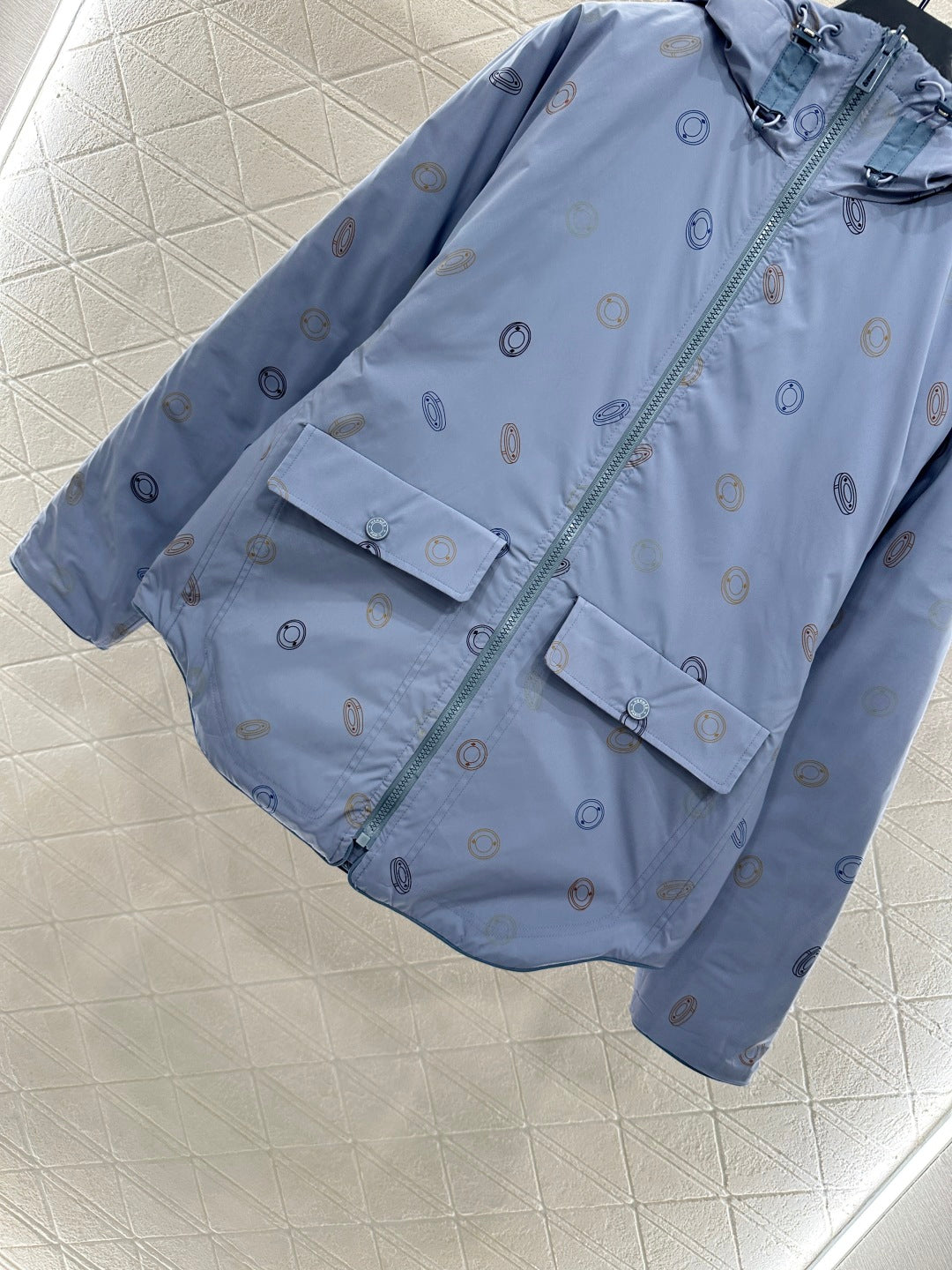 He 25 Reversible quilted jacket with hidden hood