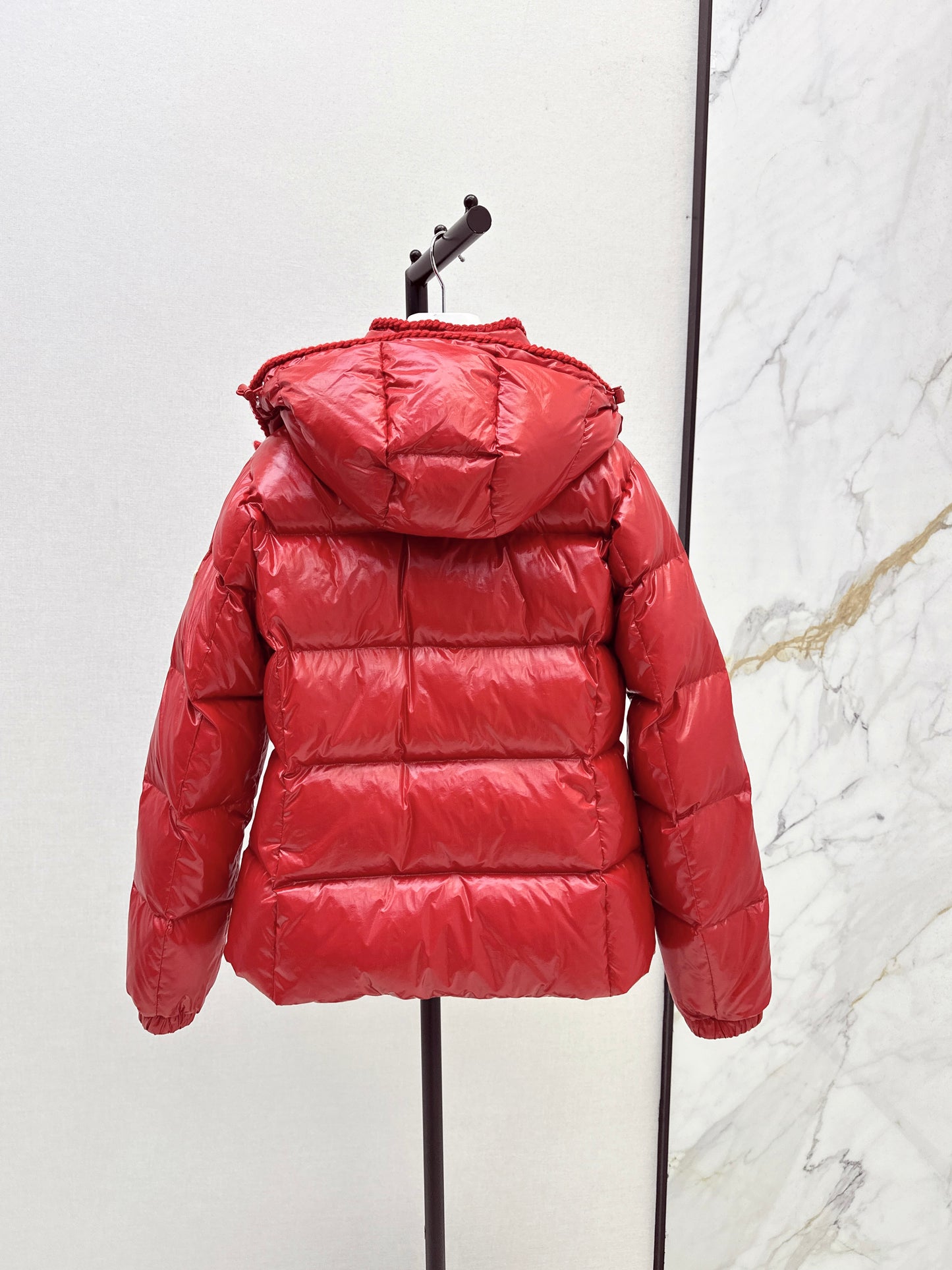 Mon 25 waist-hugging hooded down jacket