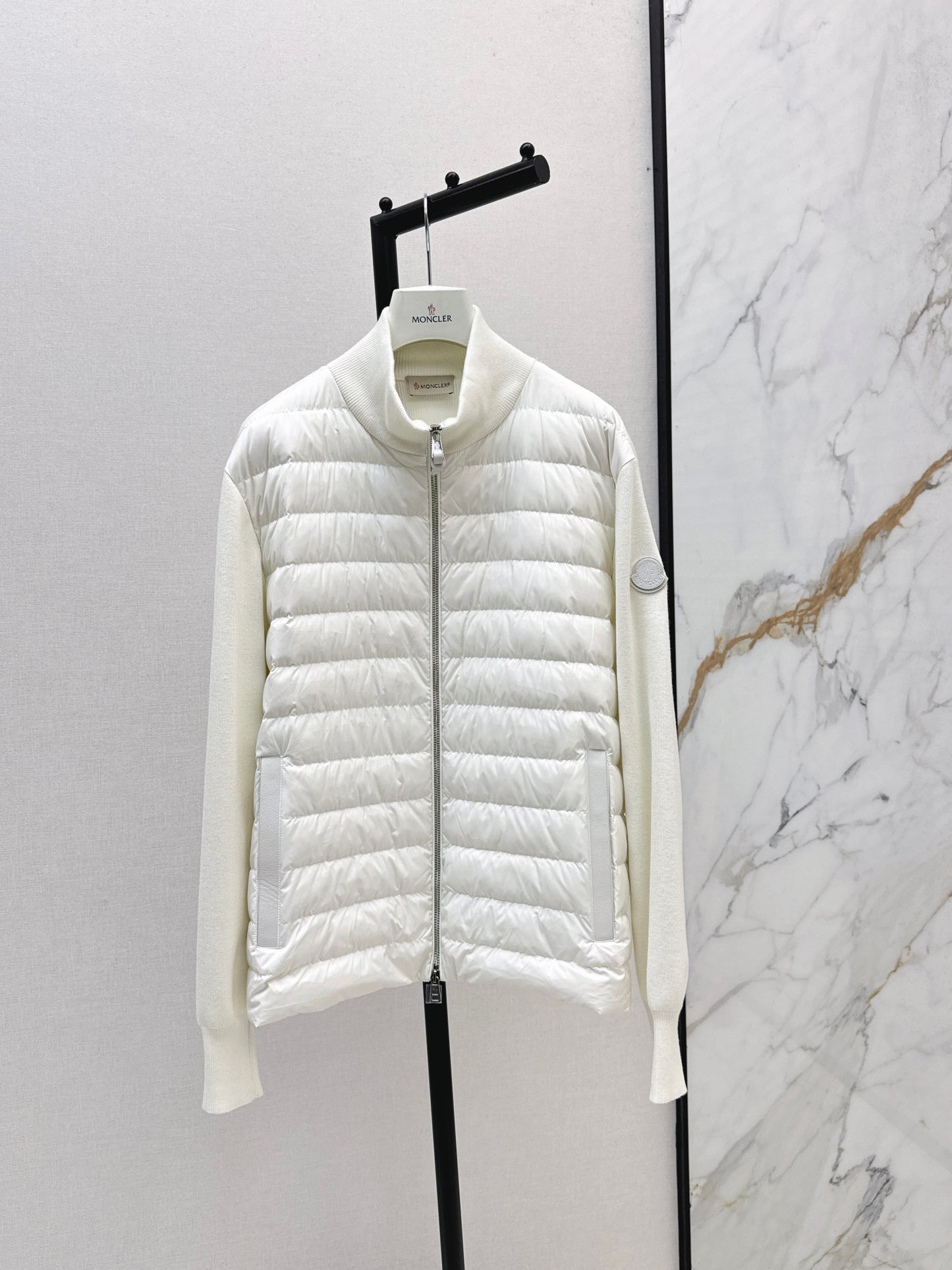 Mon 25fw New Knitted Small Stand Collar Knitted Down Jacket(WHITE/BLACK)
