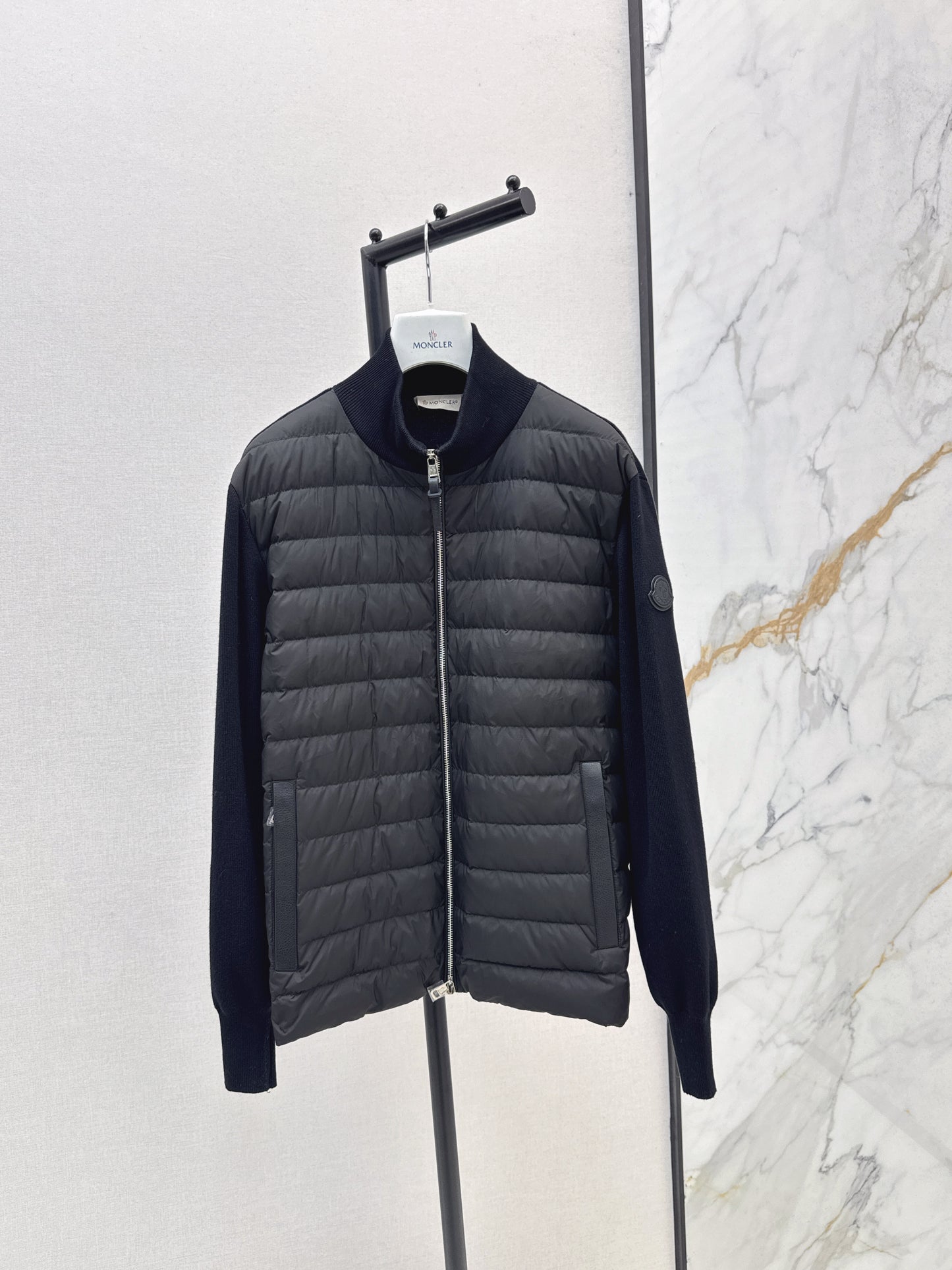 Mon 25fw New Knitted Small Stand Collar Knitted Down Jacket(WHITE/BLACK)