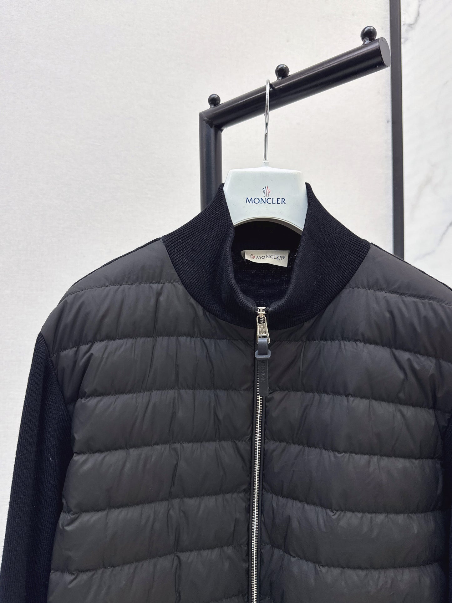 Mon 25fw New Knitted Small Stand Collar Knitted Down Jacket(WHITE/BLACK)
