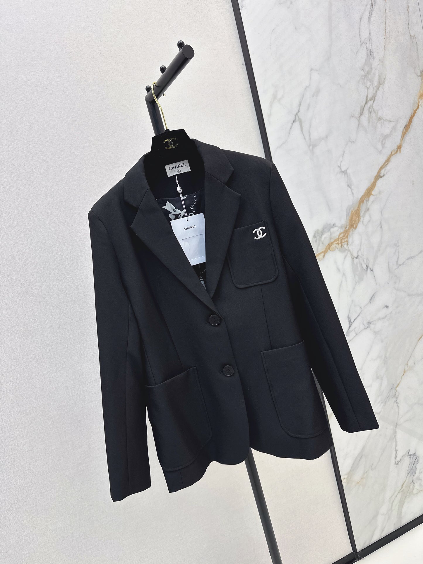 C 25 Brooch suit jacket