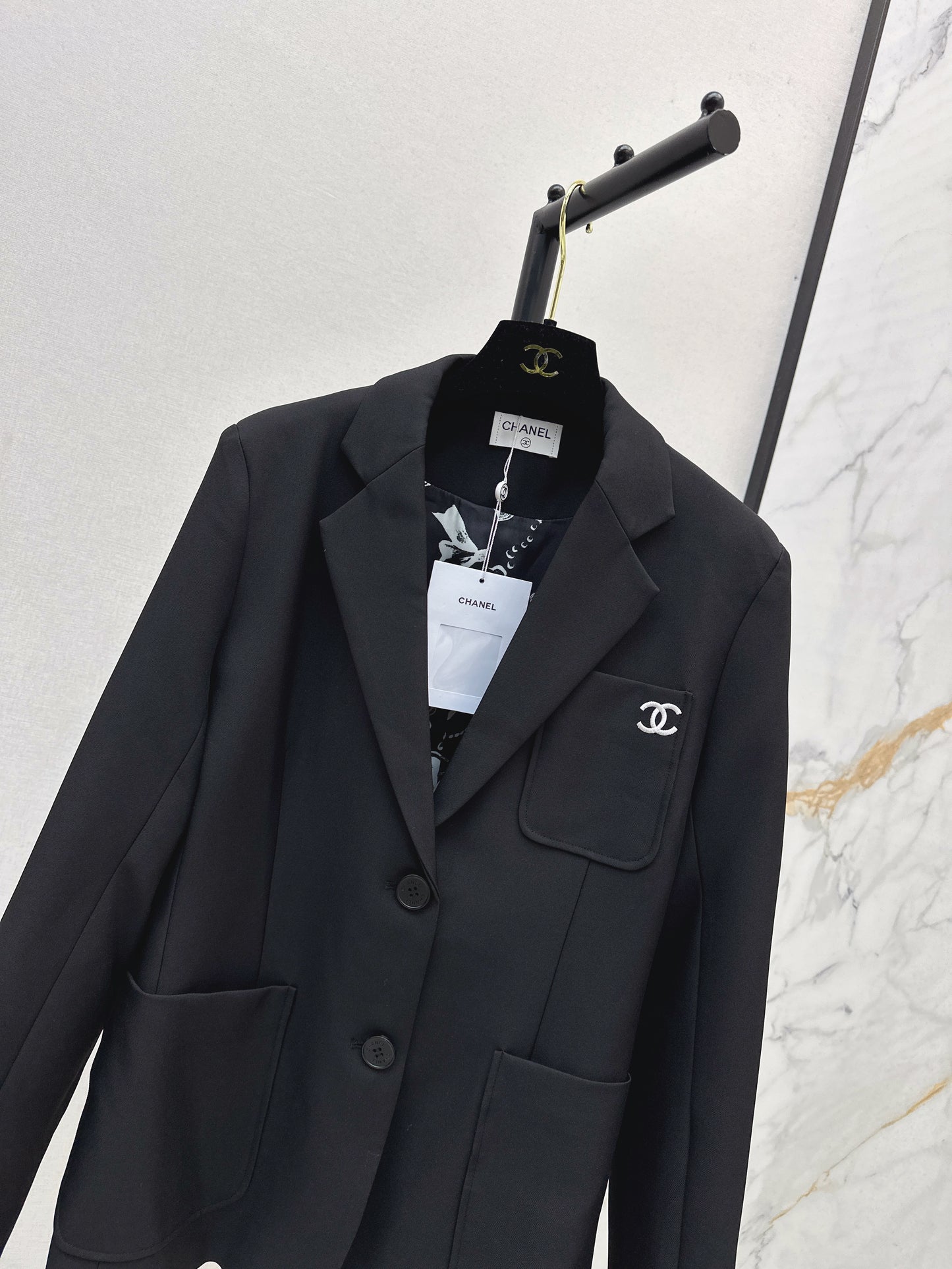 C 25 Brooch suit jacket