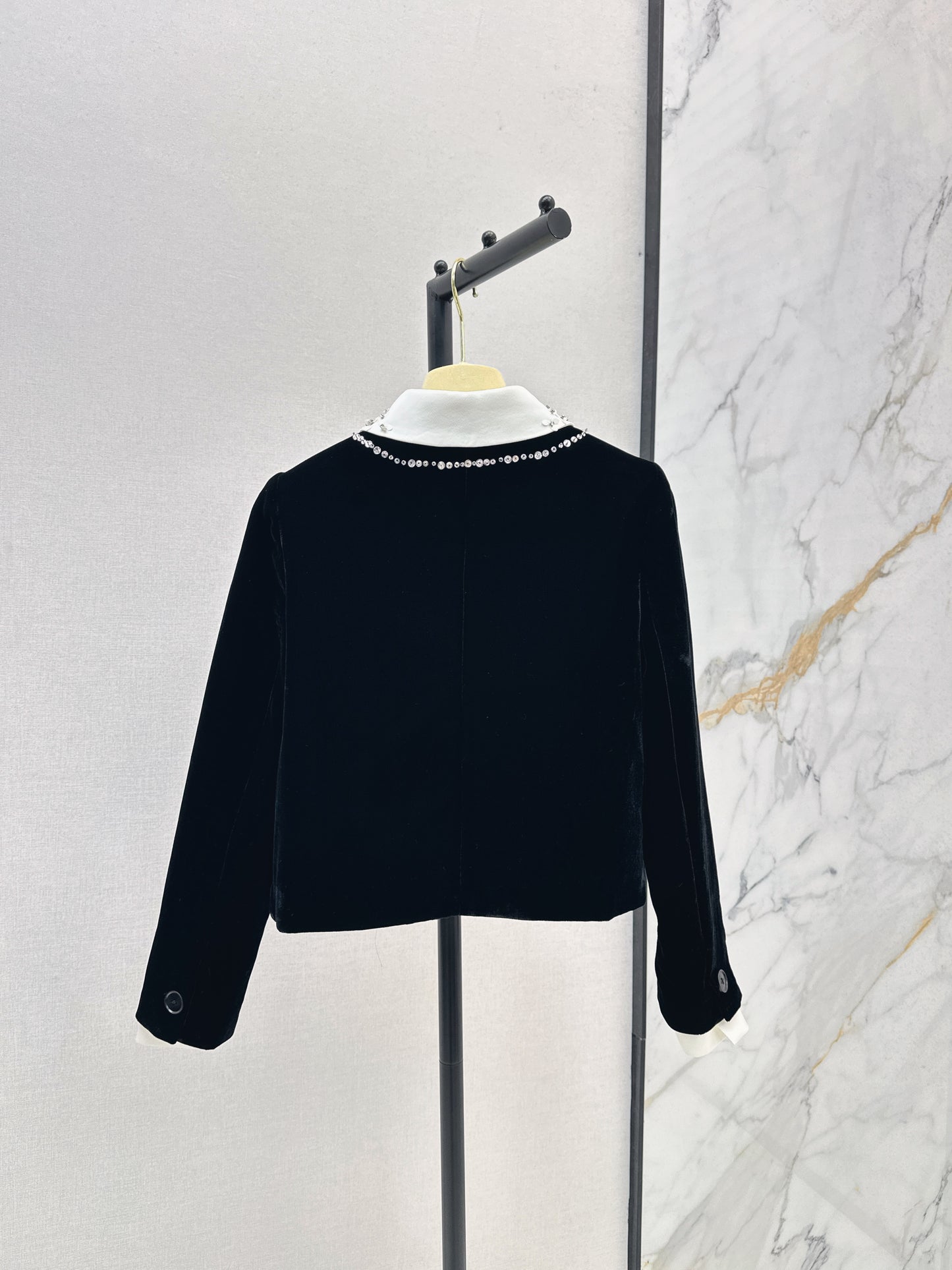 Mi 25 Round lapel velvet jacket