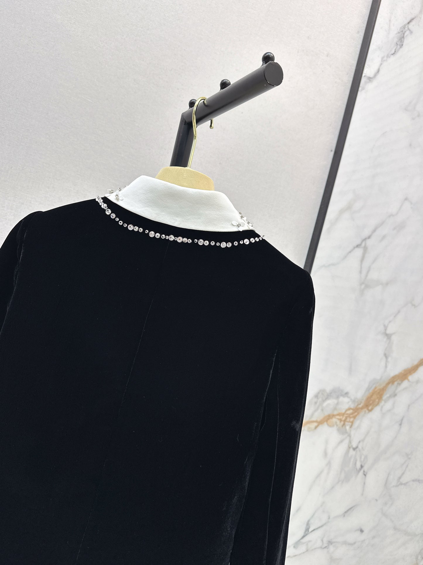 Mi 25 Round lapel velvet jacket