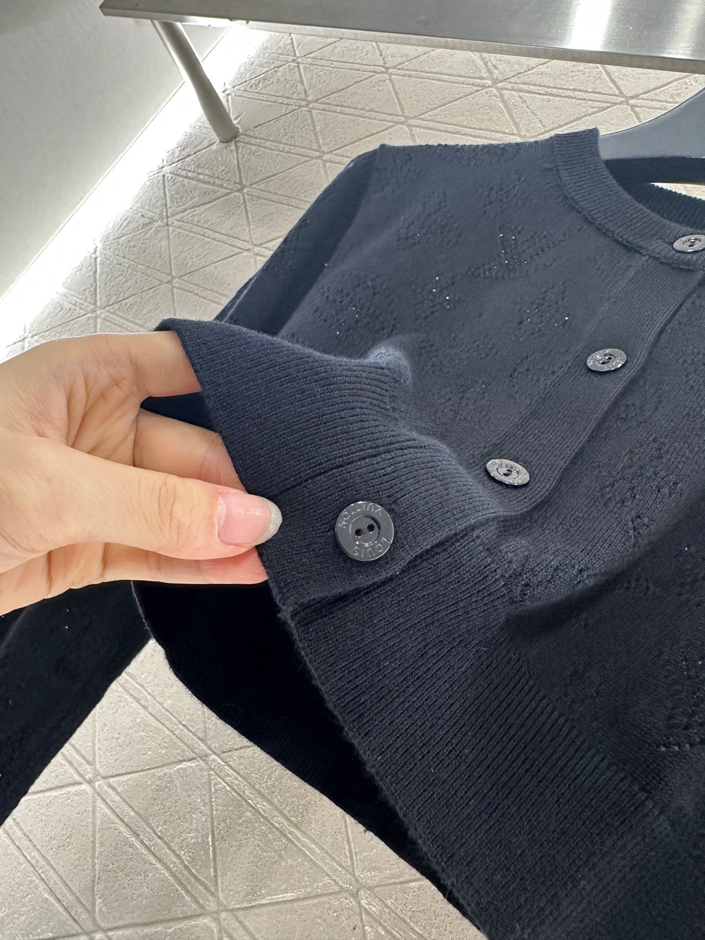 L 25 Hollow logo wool knitted short cardigan