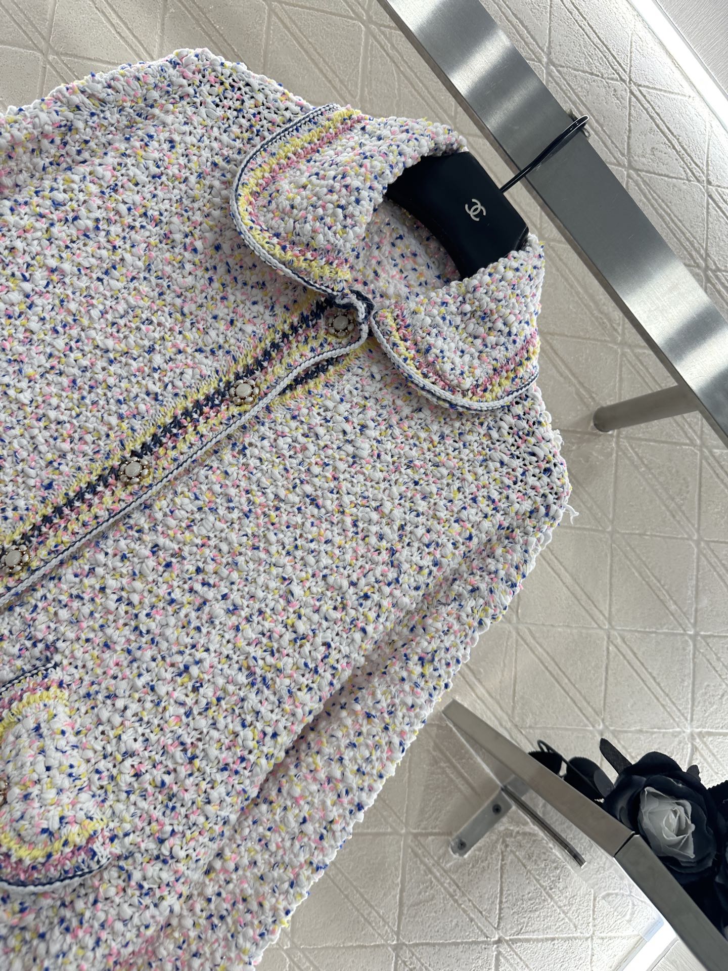 C 25 Collar colored dot sweater cardigan