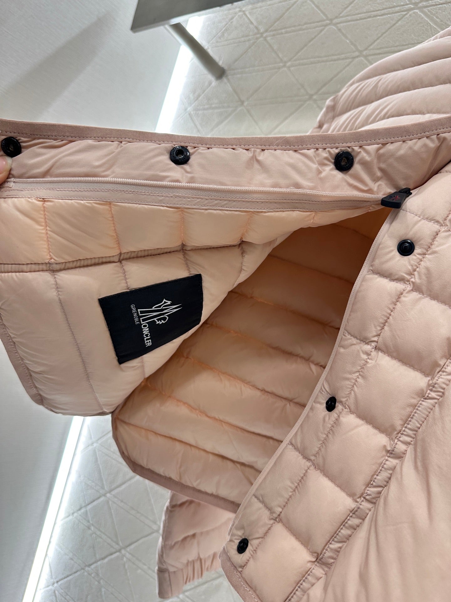 Mon 25 Windproof and environmentally friendly nylon material stand up collar down jacket