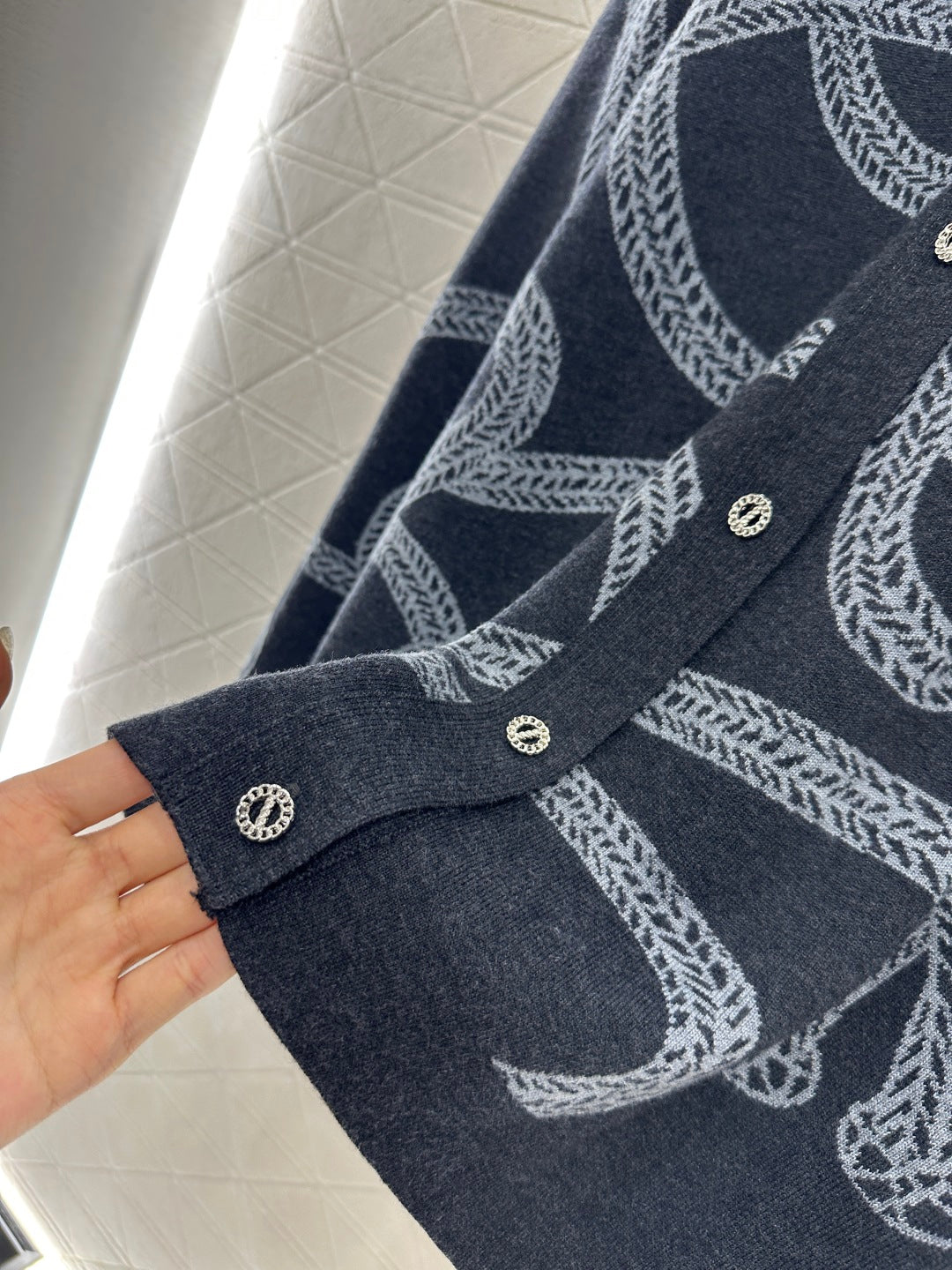 He 25 knitted cardigan