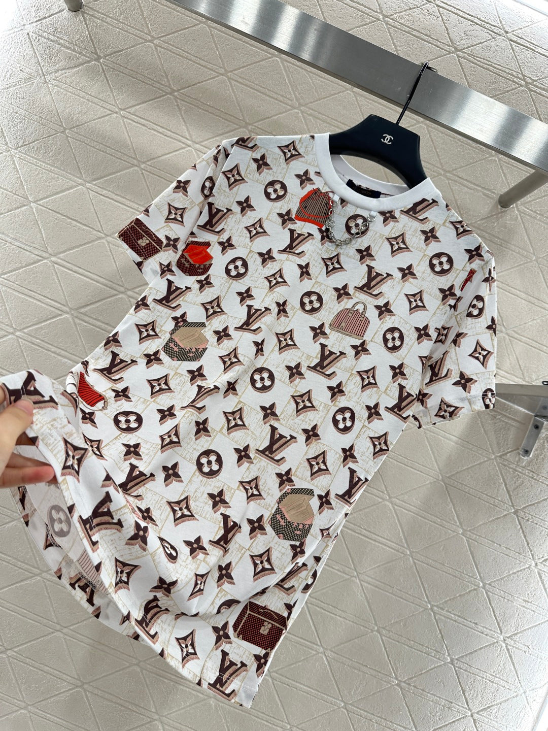 L 25 Luggage Print Chain Short Sleeves