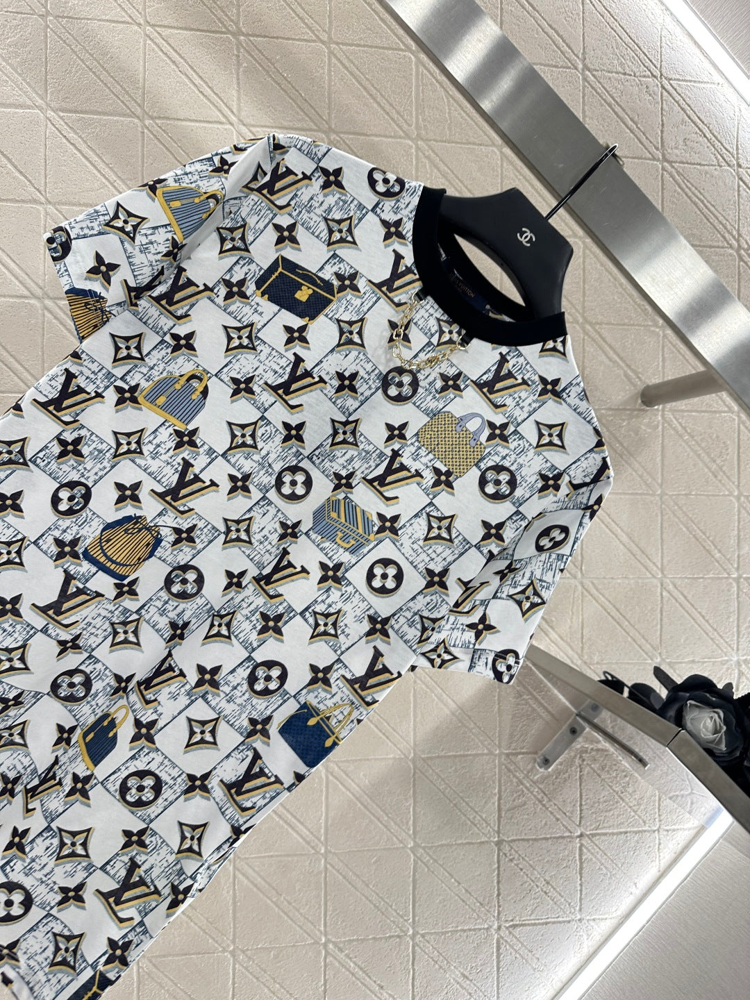 L 25 Luggage Print Chain Short Sleeves