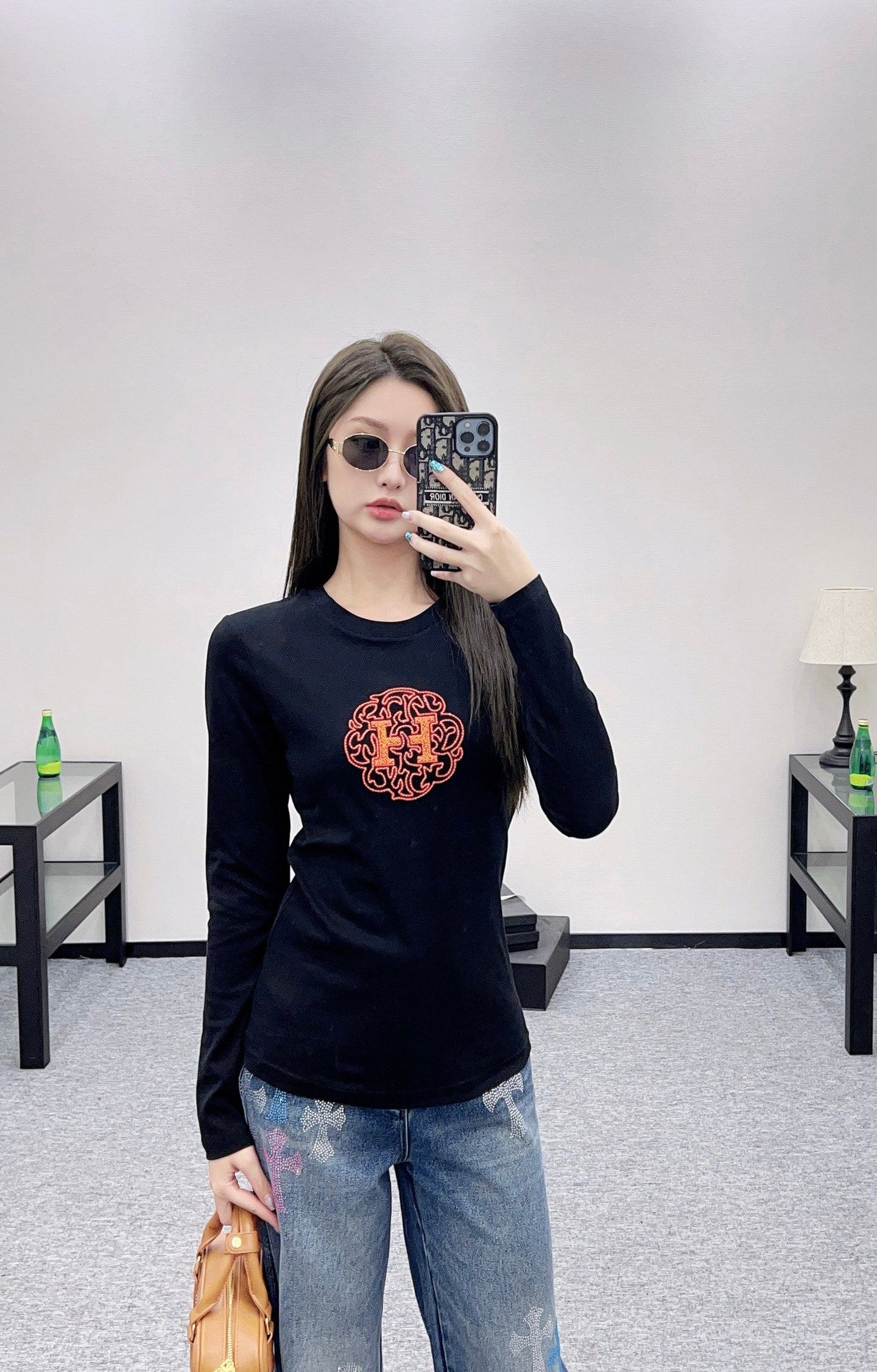 He 25 Slim fit beaded logo top(WHITE/BLACK)