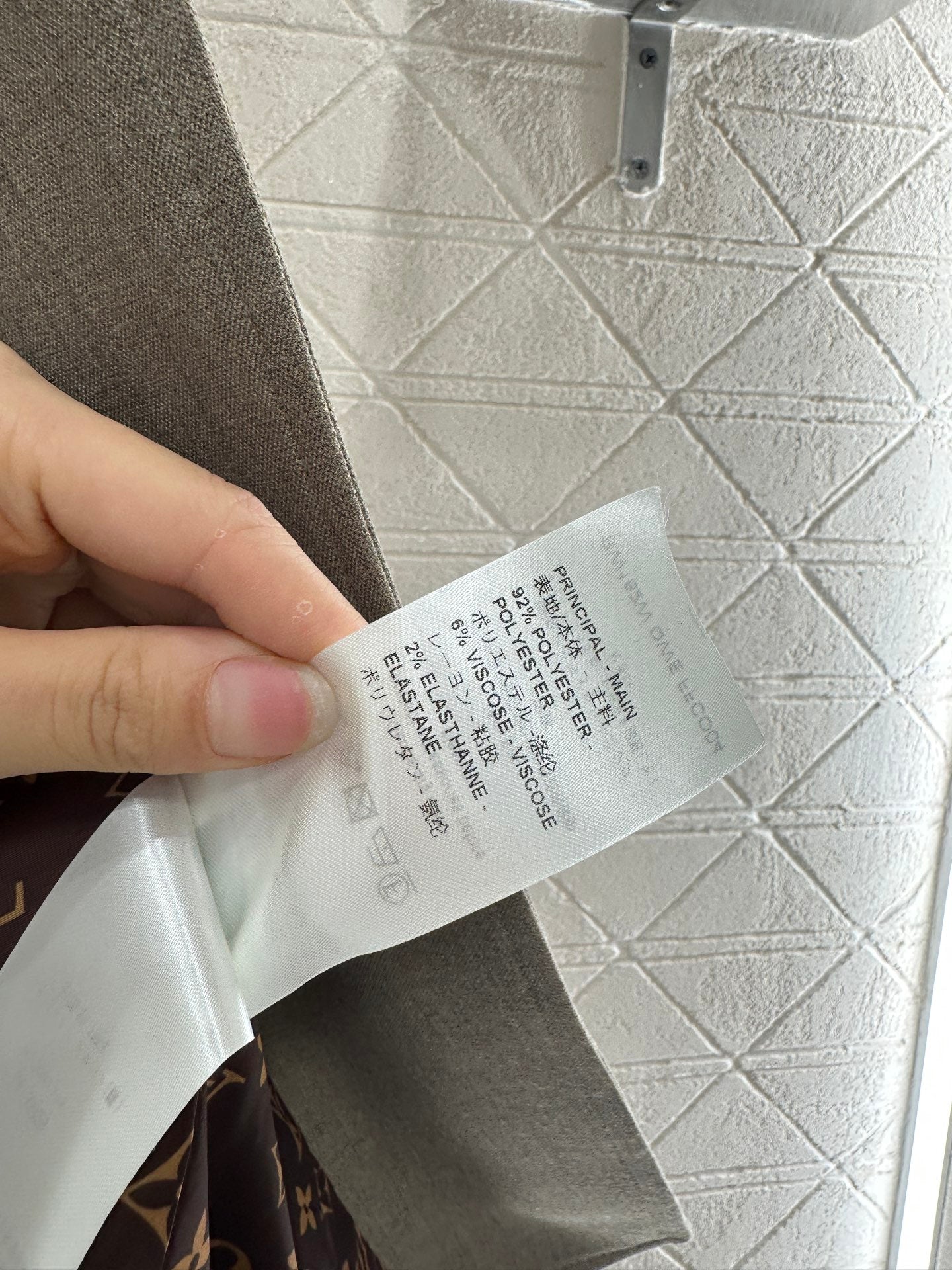 L 25 Mid length waistband jacket