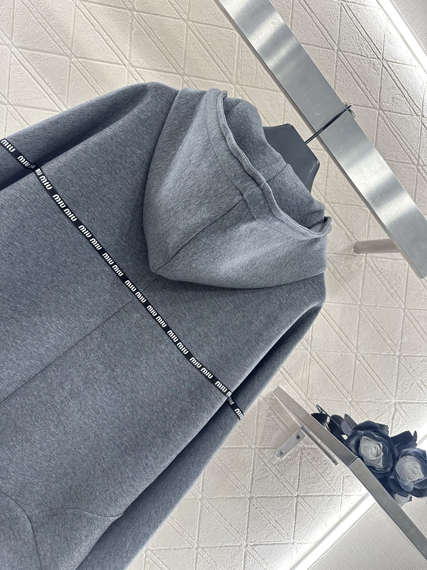 Mi 25 Contour woven hooded jacket (gray/black)