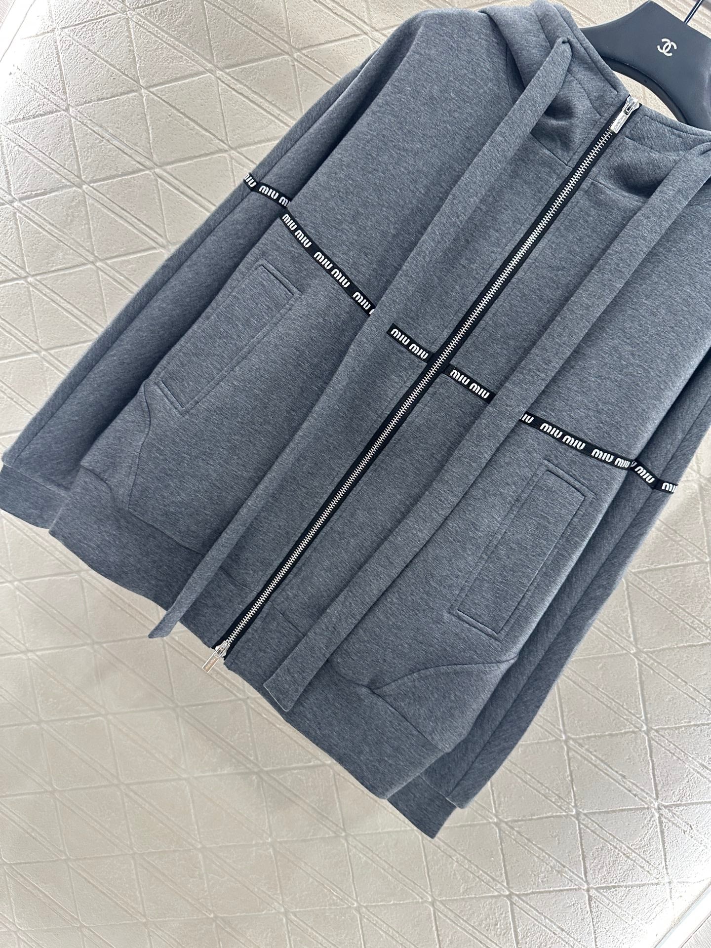 Mi 25 Contour woven hooded jacket (gray/black)