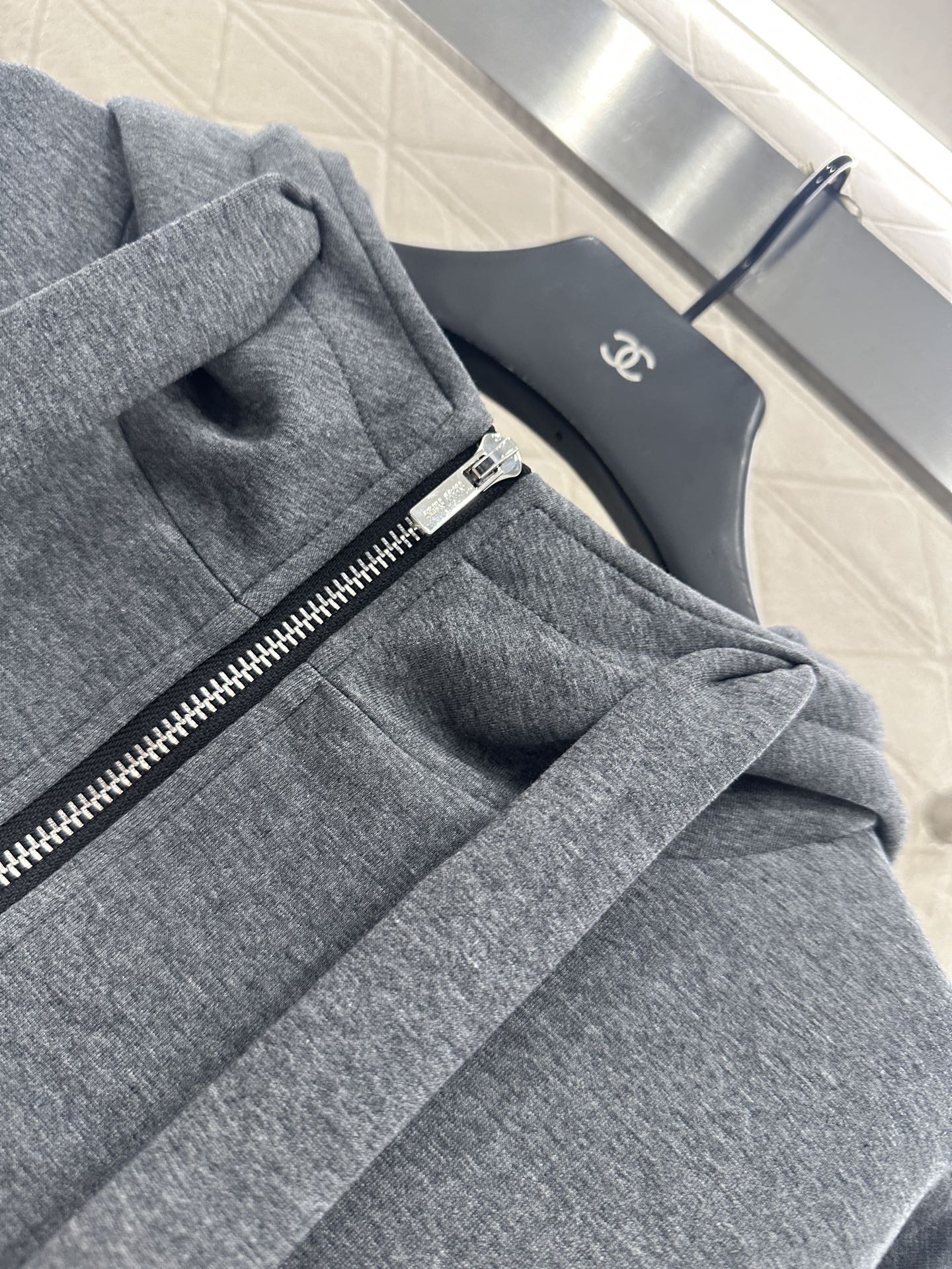 Mi 25 Contour woven hooded jacket (gray/black)