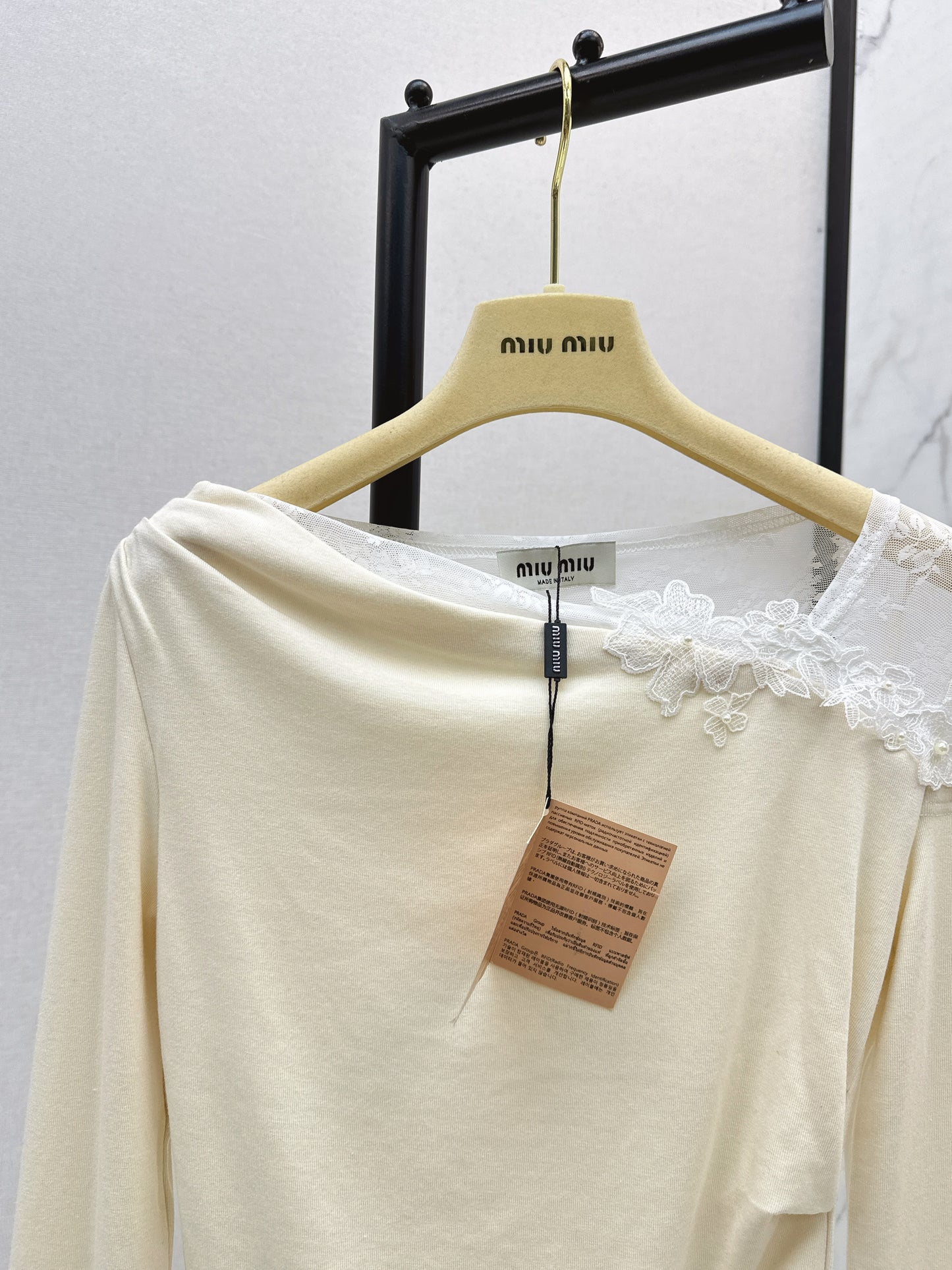 Mi 25 New three-dimensional flower lace round neck bottom long sleeve(BEIGI/BLACK)