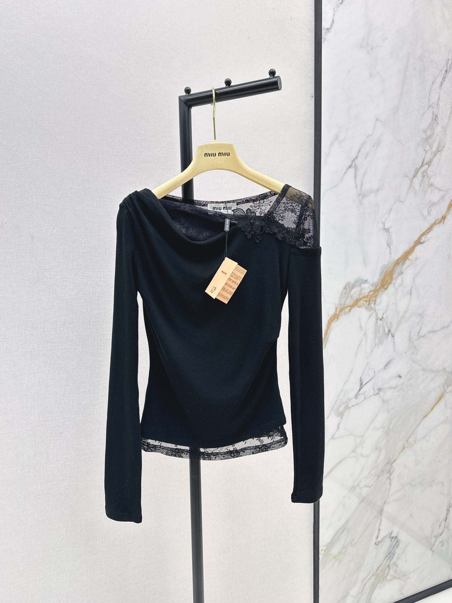 Mi 25 New three-dimensional flower lace round neck bottom long sleeve(BEIGI/BLACK)