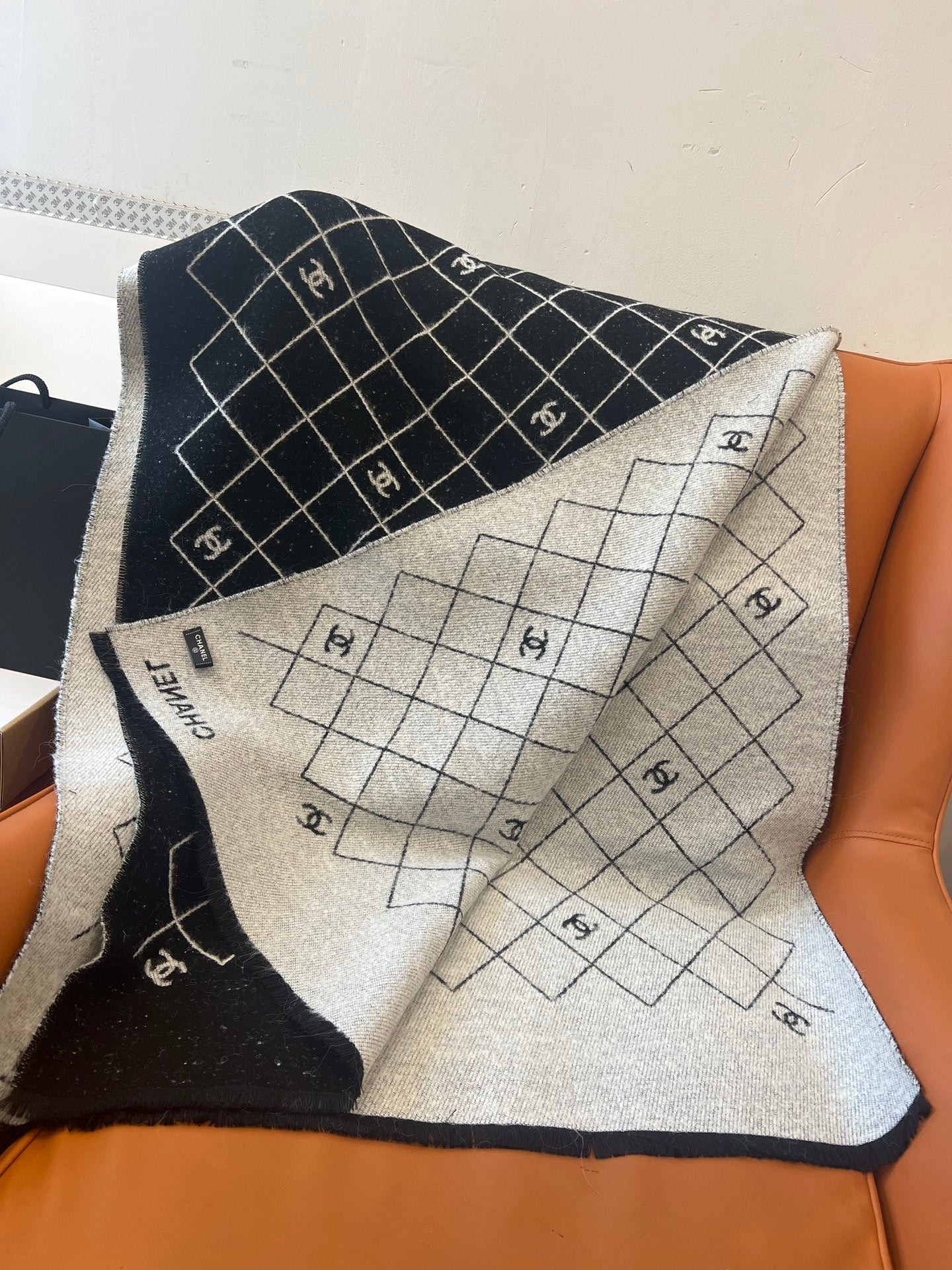 C 25 Large logo scarf with classic diamond pattern.