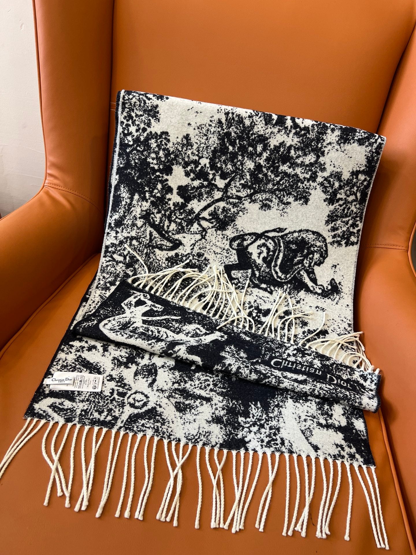Di 25 Jouy Print Shawl Scarf(BLACK/GRAY/PINK)