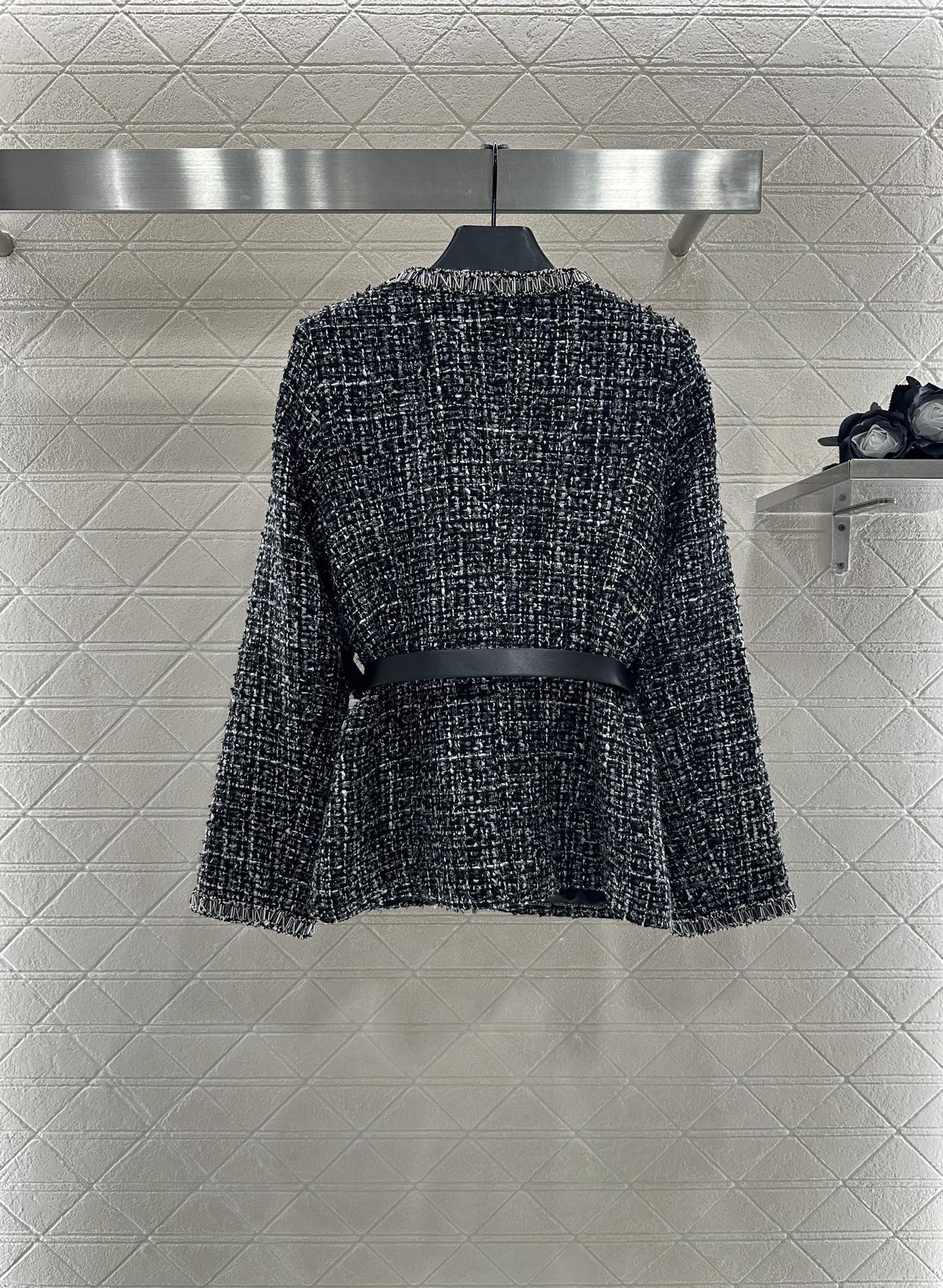 C 25 Woven belt hem jacket