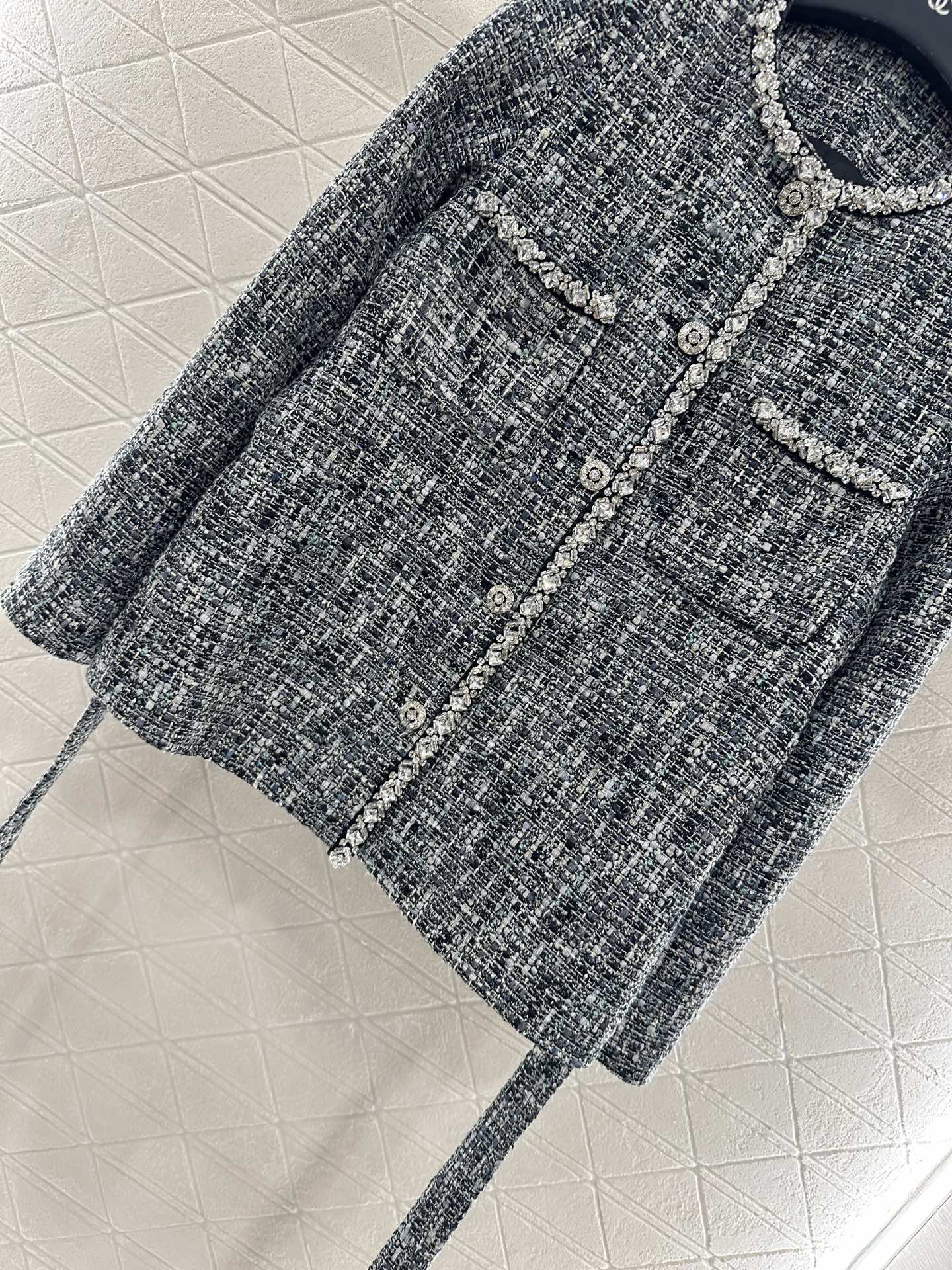 C 25 Crew neck beaded hem jacket