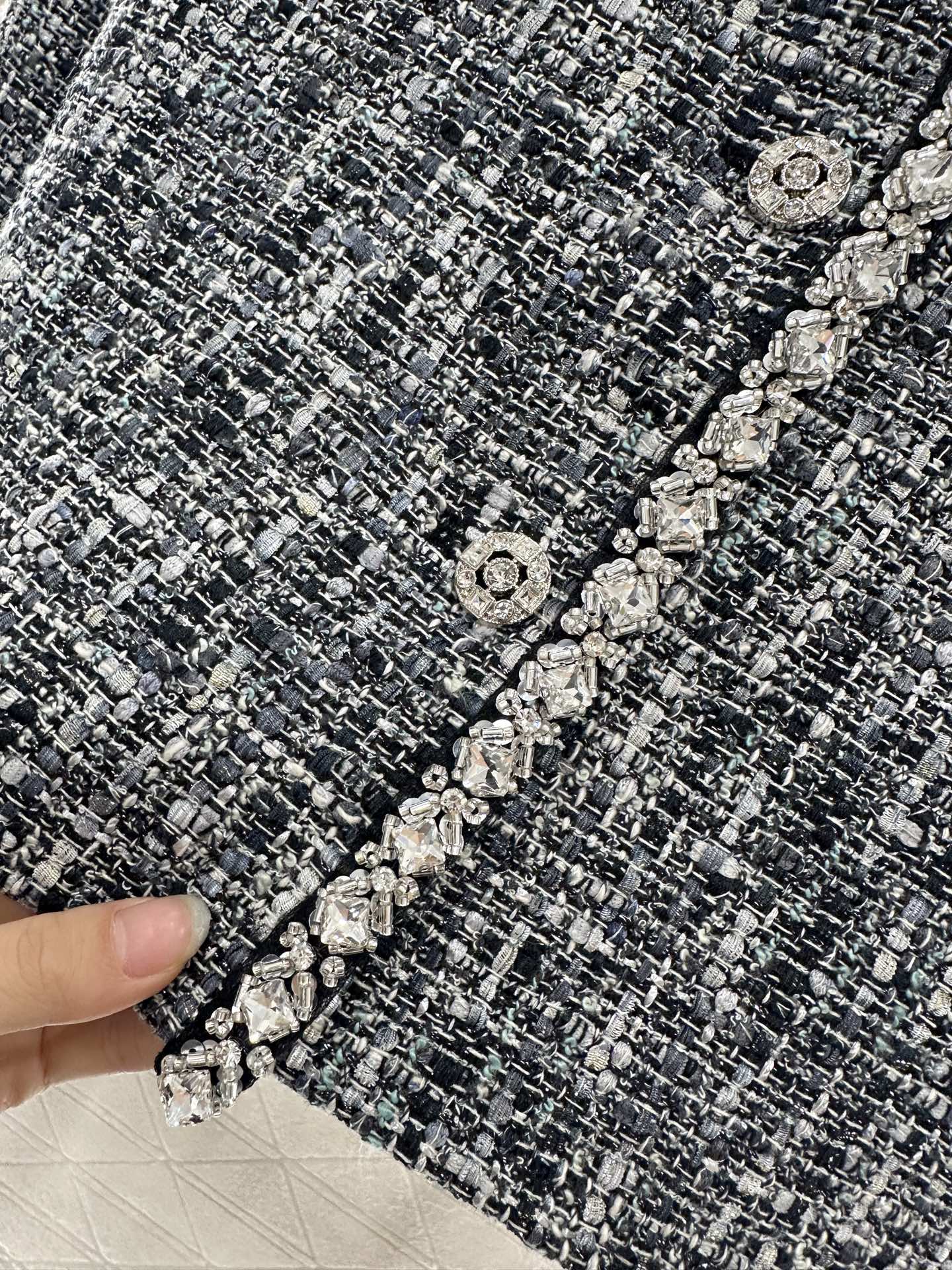 C 25 Crew neck beaded hem jacket