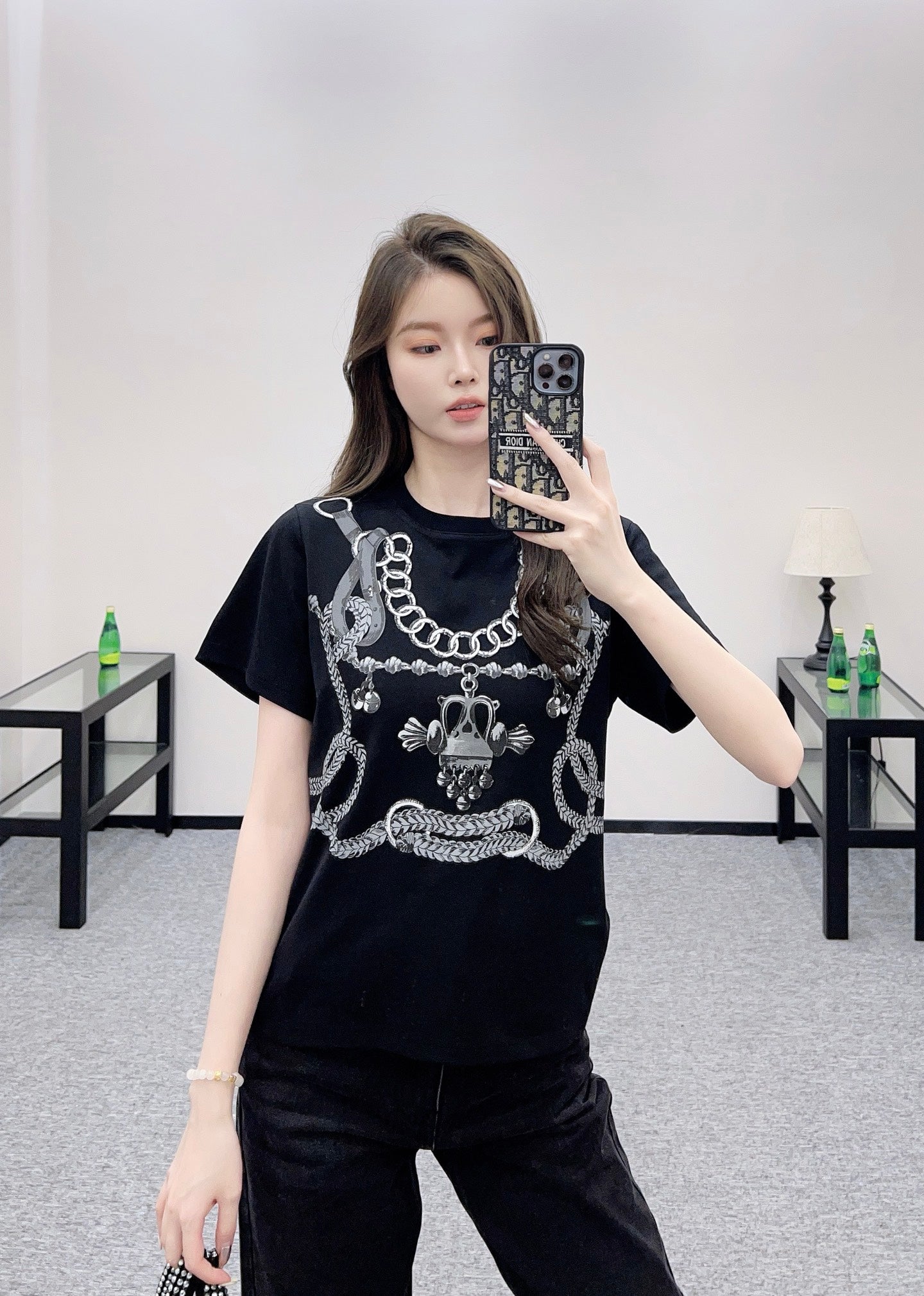 He 25 Round neck chain button print 𝑇𝑒𝑒