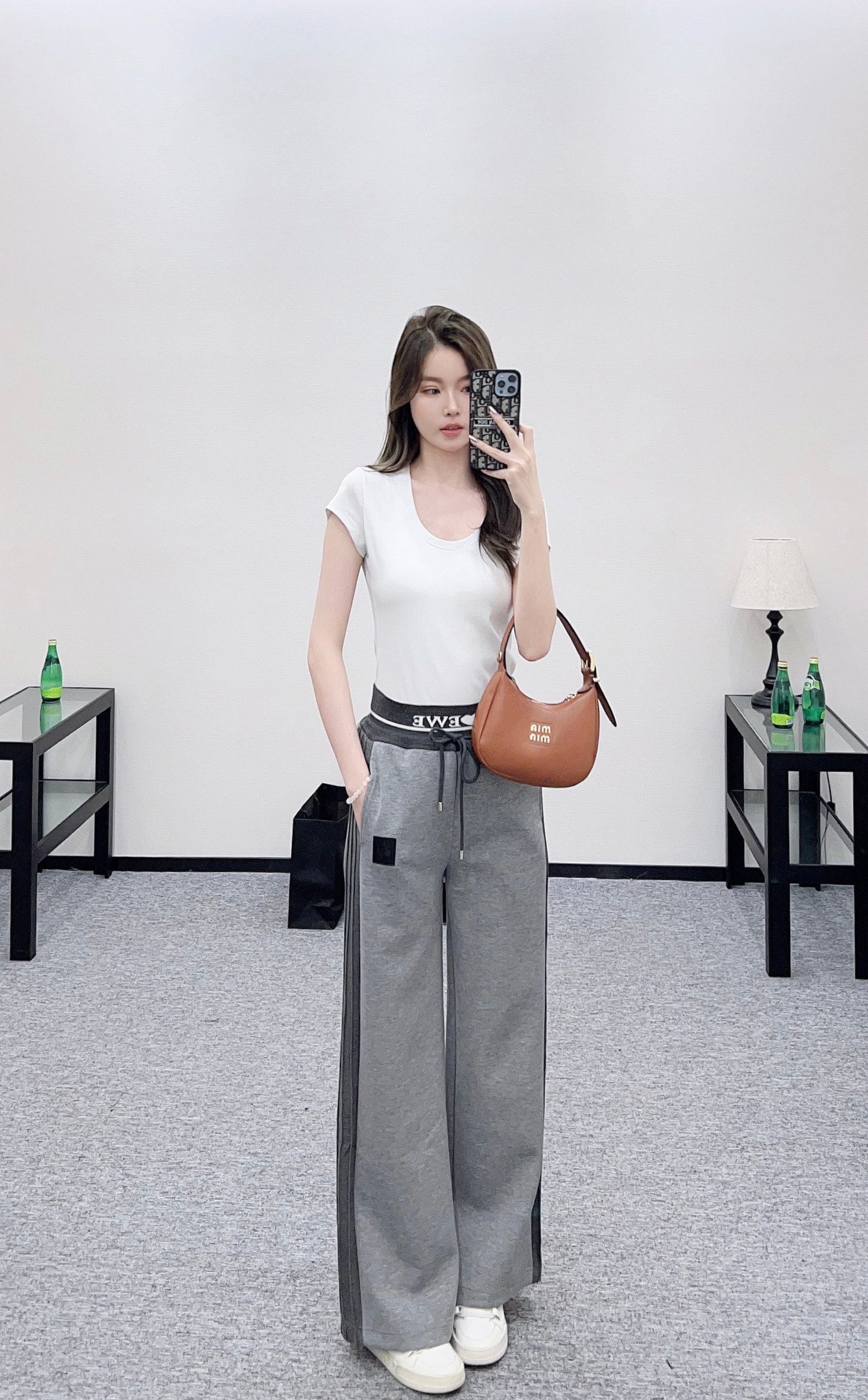 LO 25 Drawstring loose cotton trousers