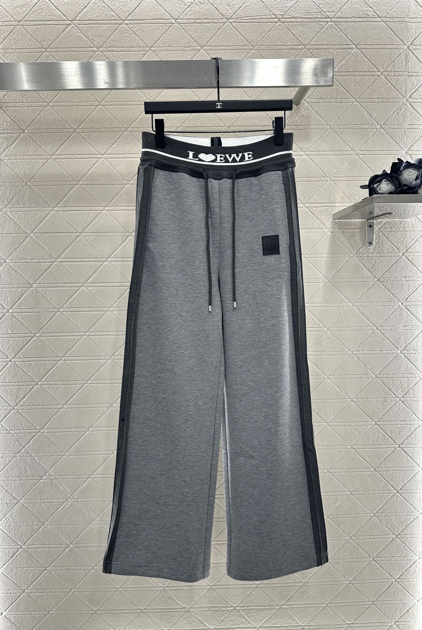 LO 25 Drawstring loose cotton trousers