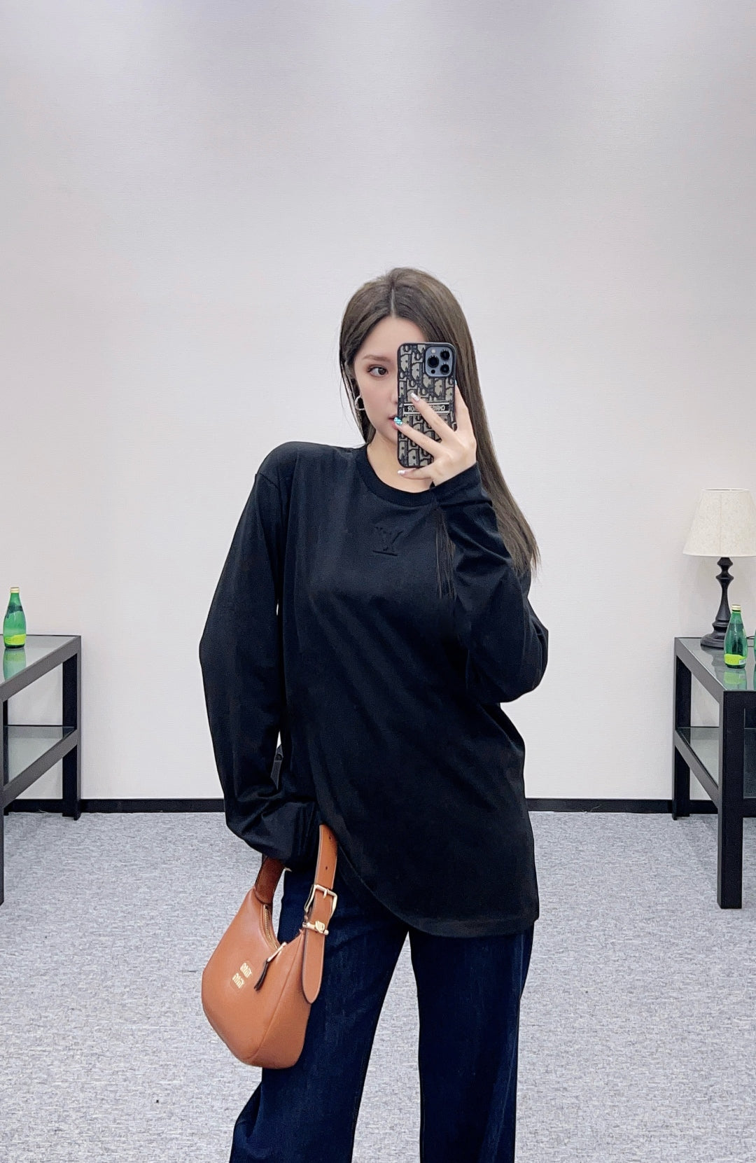 L 25 Embossed letter long sleeved shirt