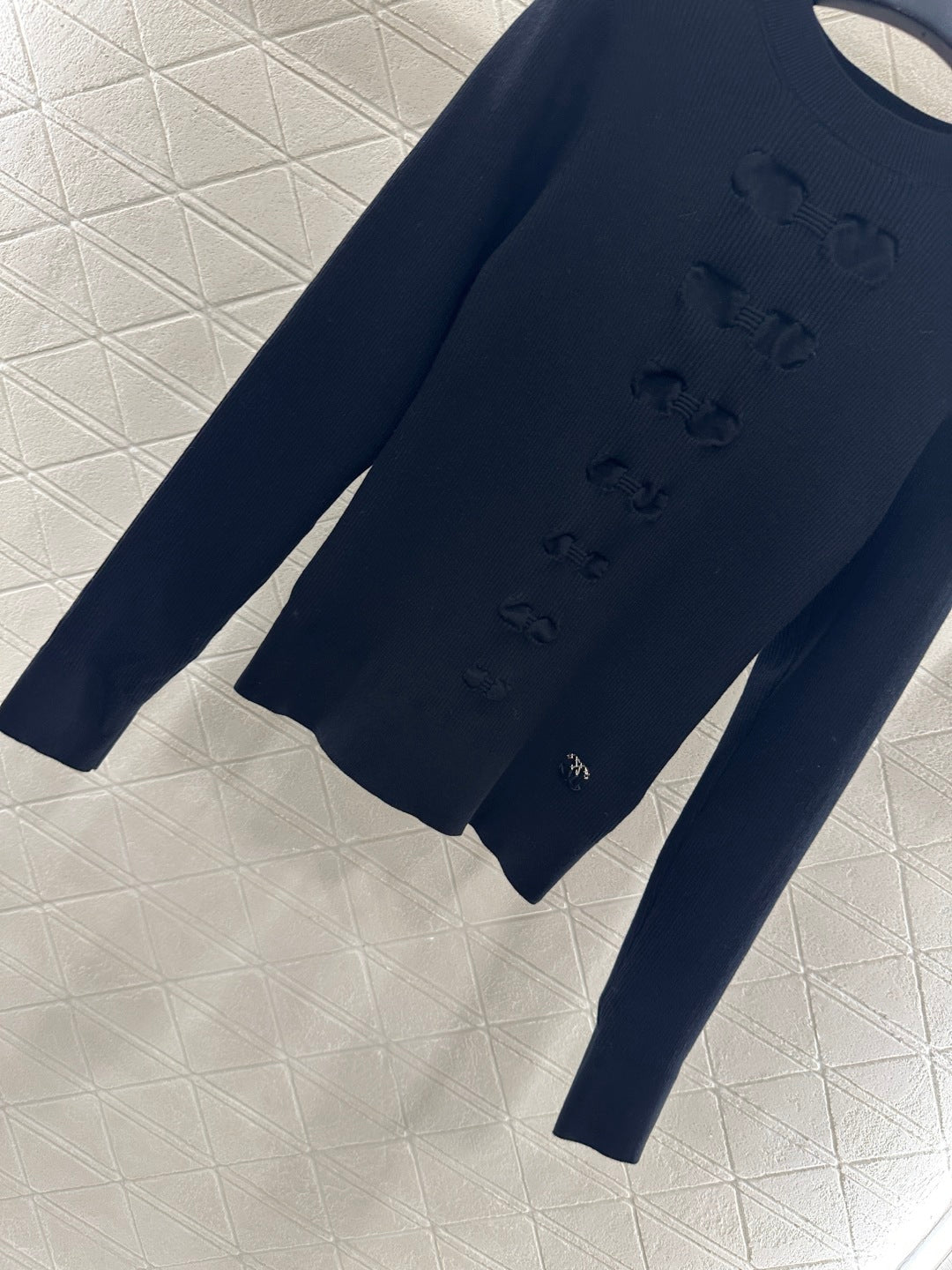 C 25 Bow tie long sleeved sweater