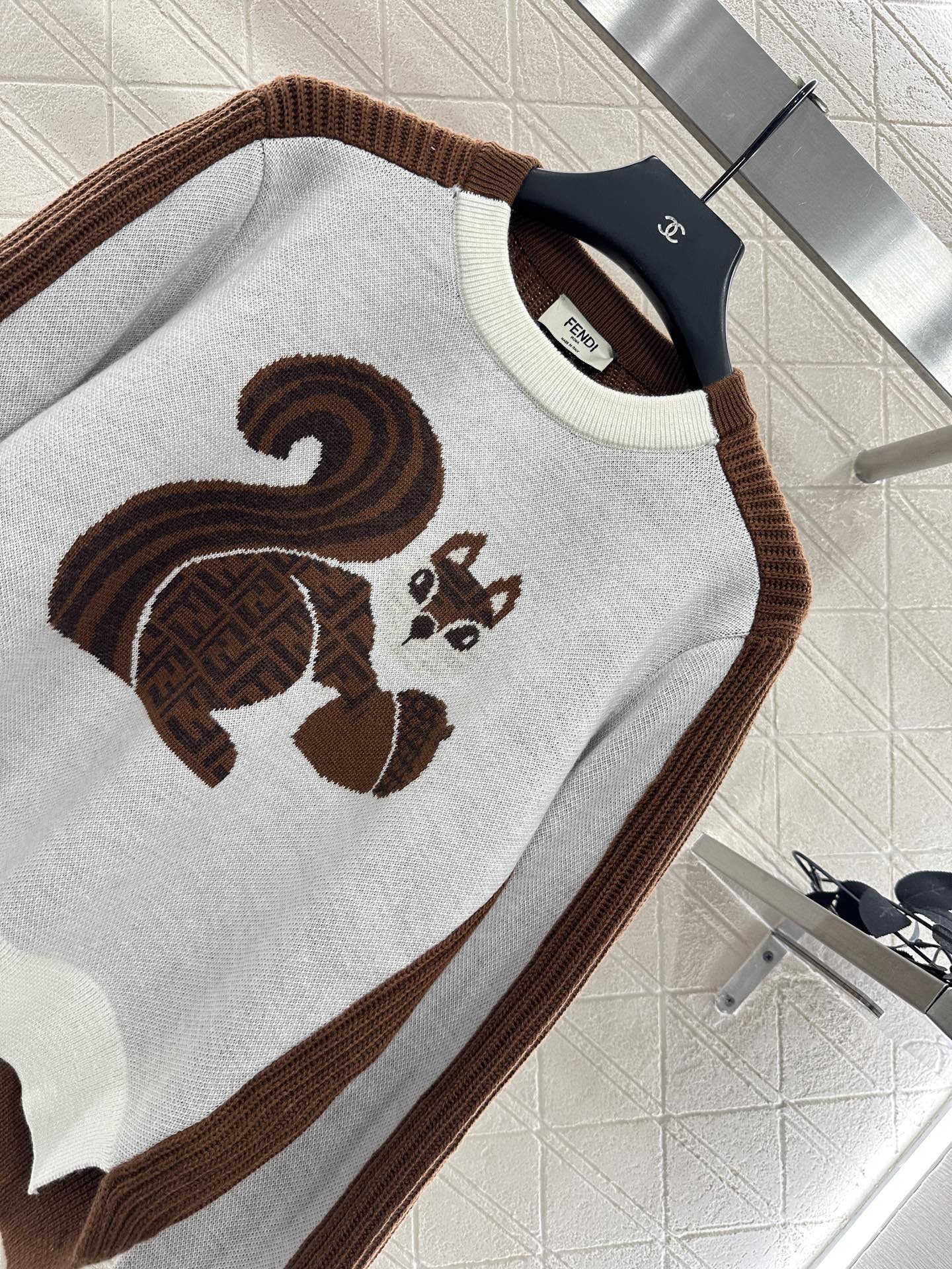 Fe 25 Squirrel jacquard knitted pullover sweater