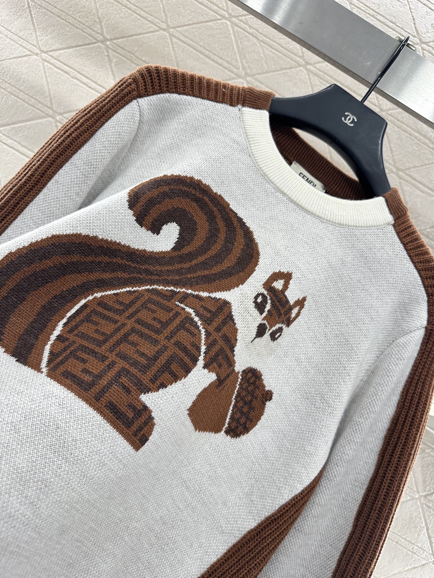 Fe 25 Squirrel jacquard knitted pullover sweater