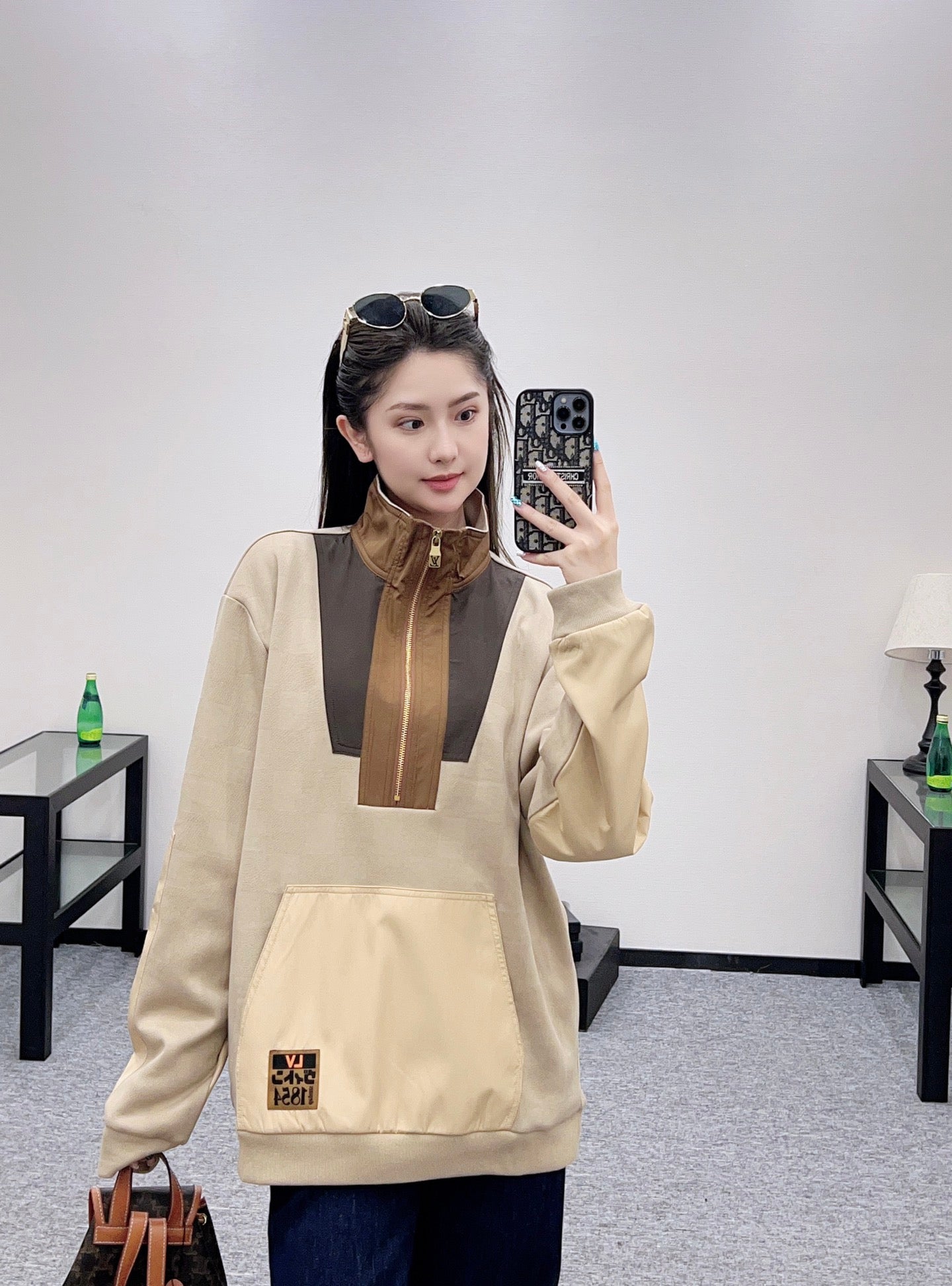 L 25 Vintage Zipper Sweatshirt