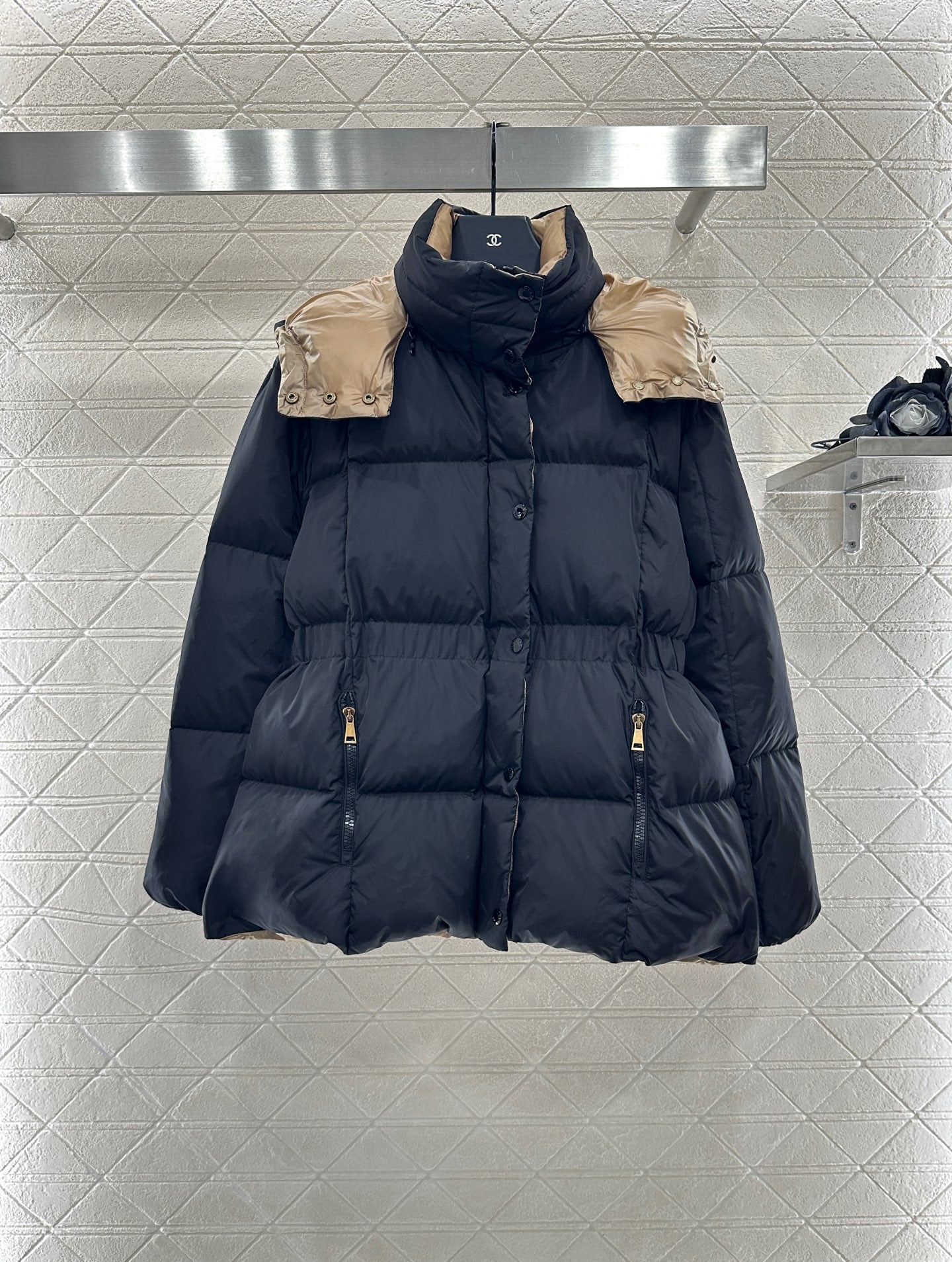 Mon 25 Detachable hooded waist-hugging mid-length down jacket