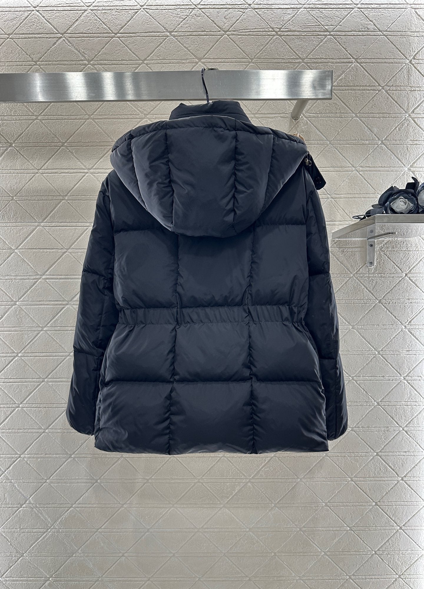 Mon 25 Detachable hooded waist-hugging mid-length down jacket