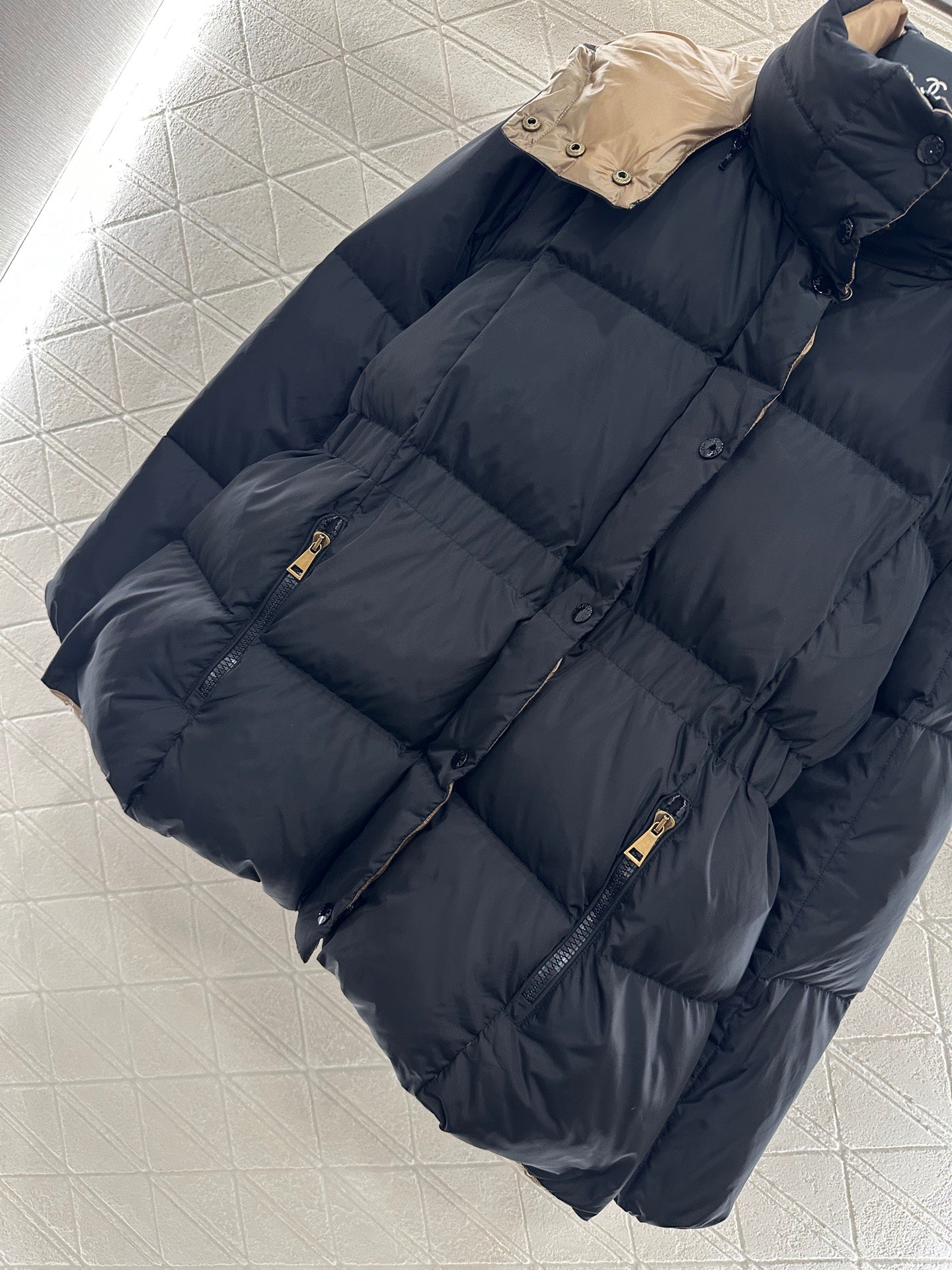 Mon 25 Detachable hooded waist-hugging mid-length down jacket