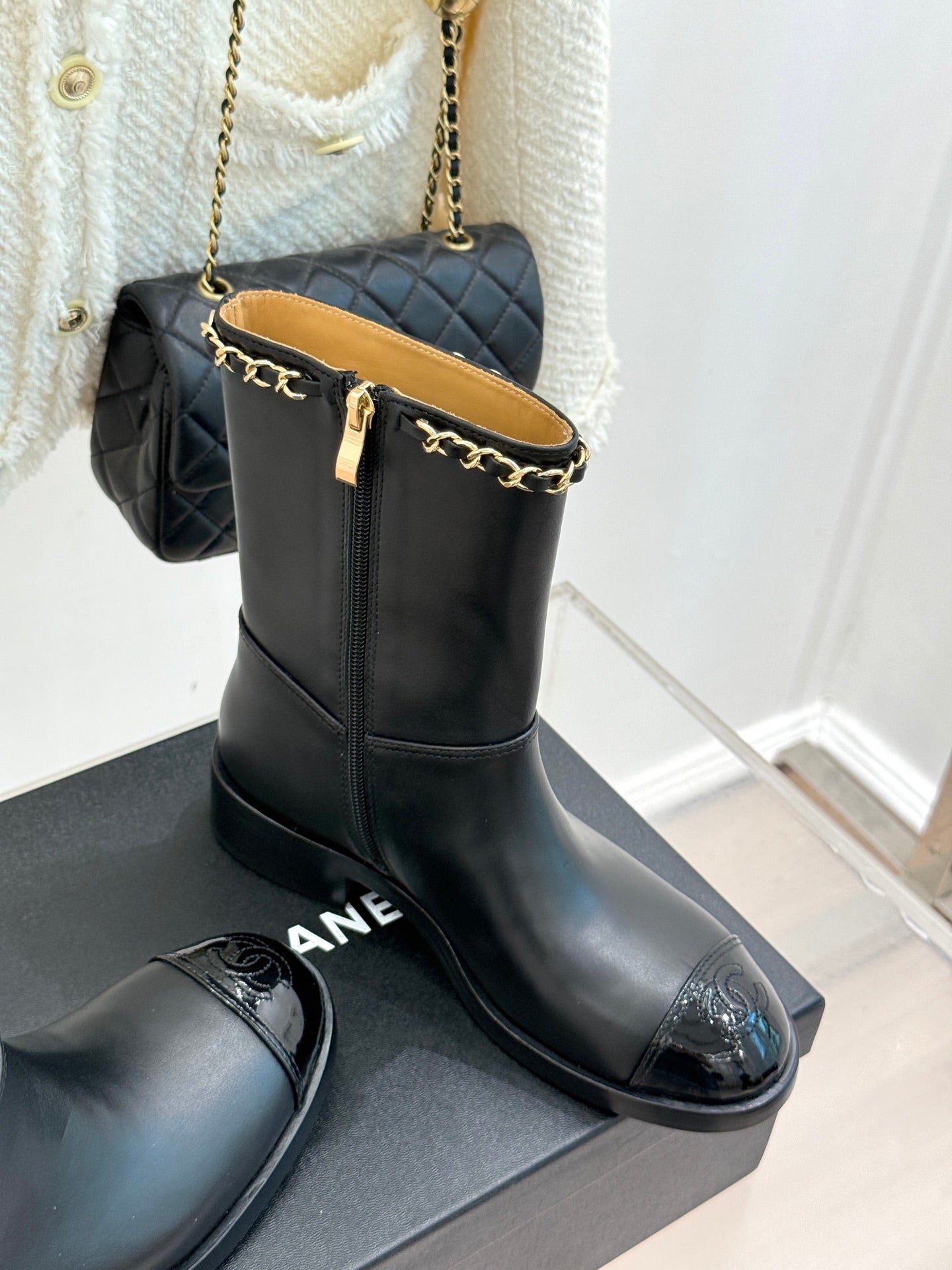 C 25 New product chain thick heel short boots