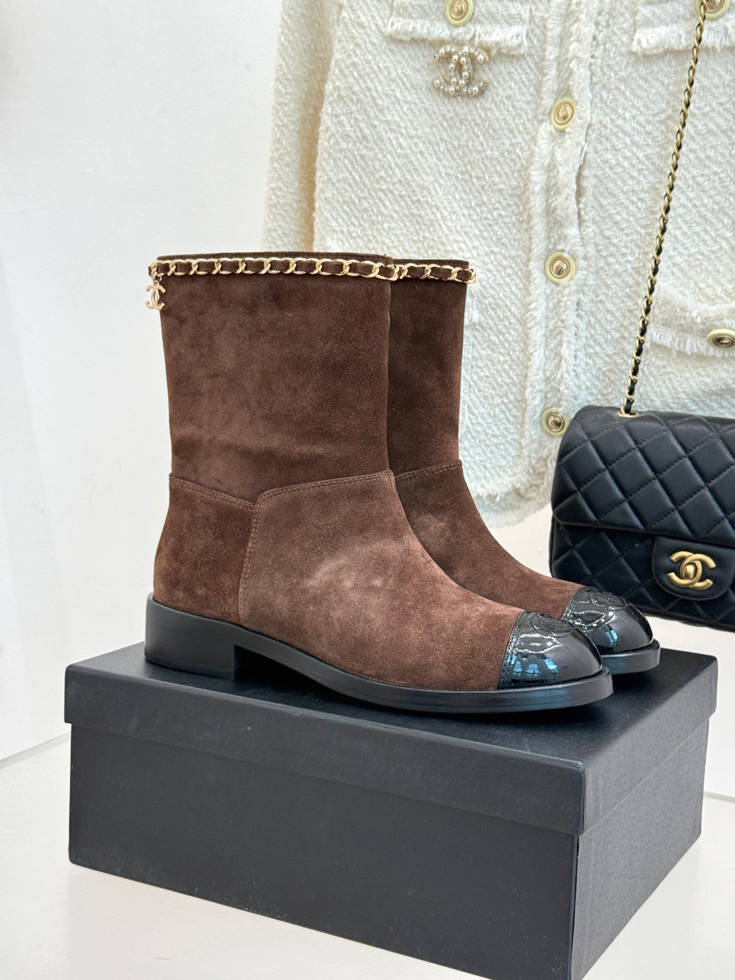 C 25 New product chain thick heel short boots