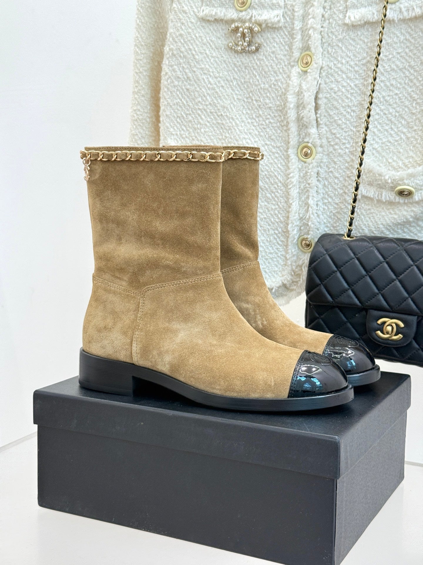C 25 New product chain thick heel short boots