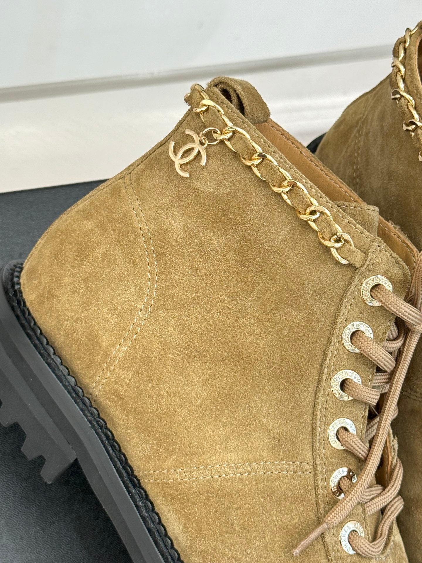 C 25 New product chain thick heel short boots