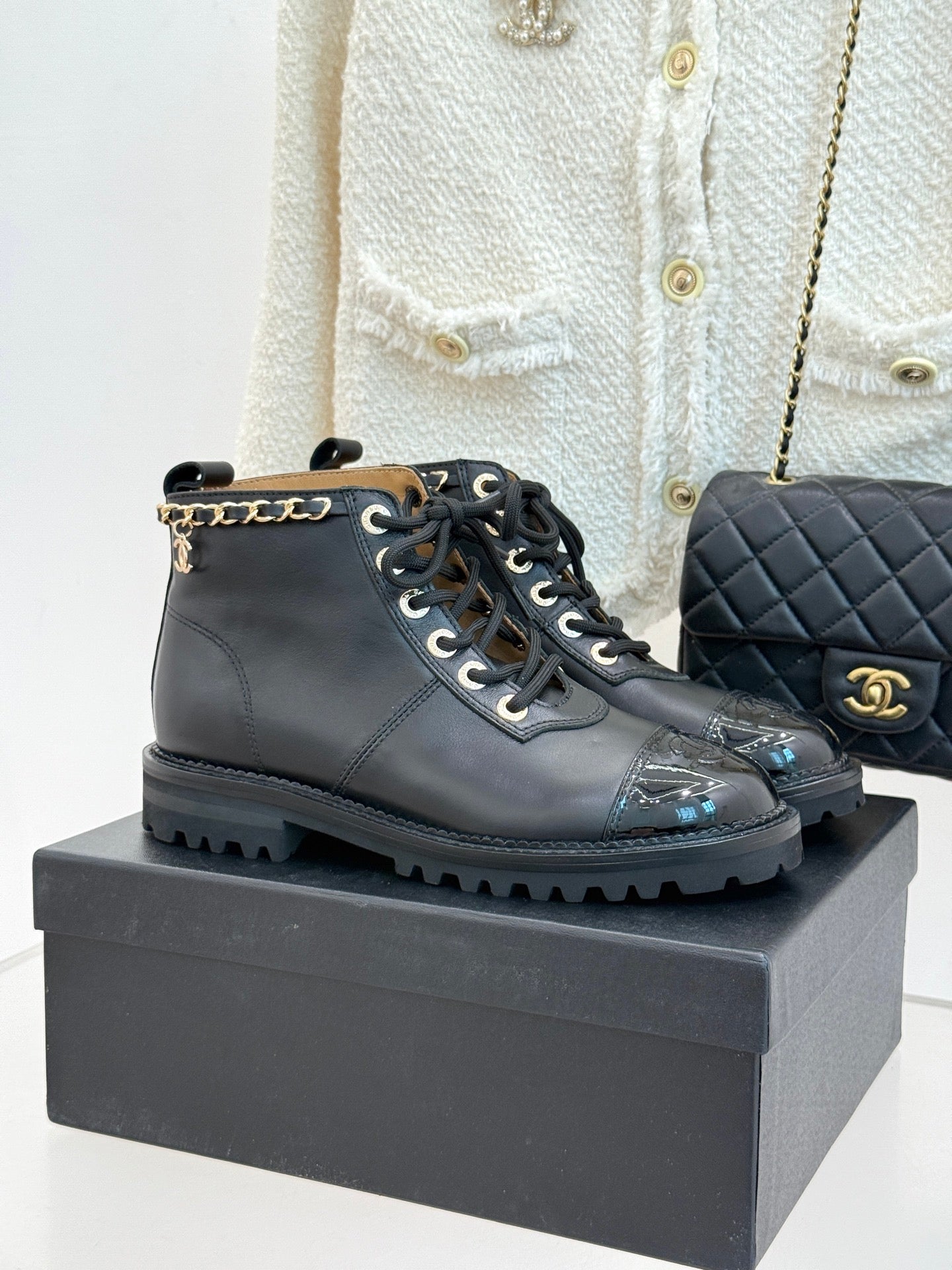 C 25 New product chain thick heel short boots