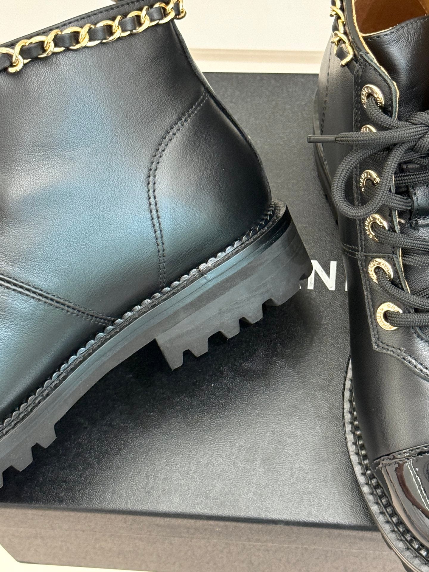 C 25 New product chain thick heel short boots