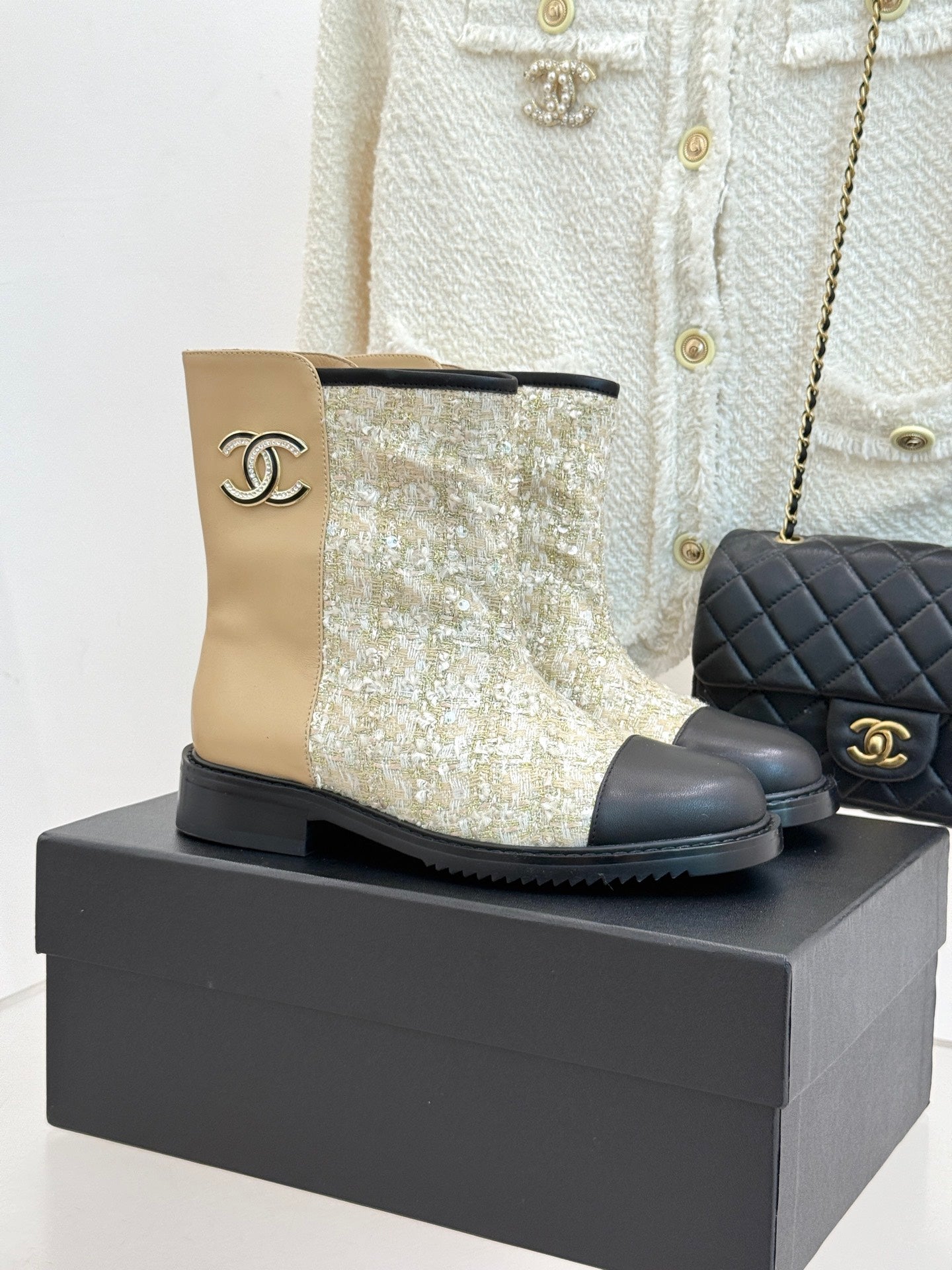 C 25K Sequined short boots