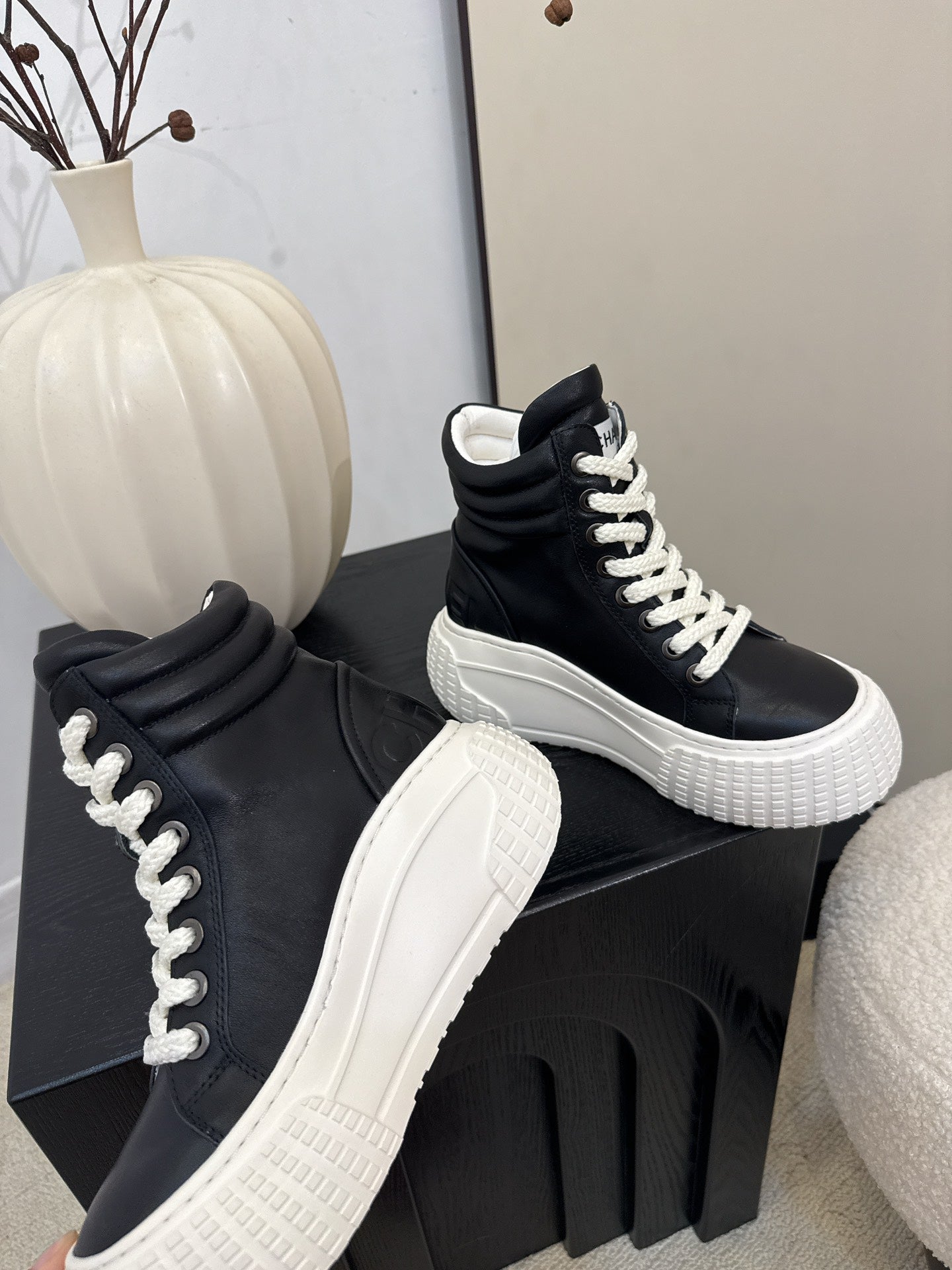 C 25 Thick soled mid top casual shoes(WHITE/NAVY/BLACK)