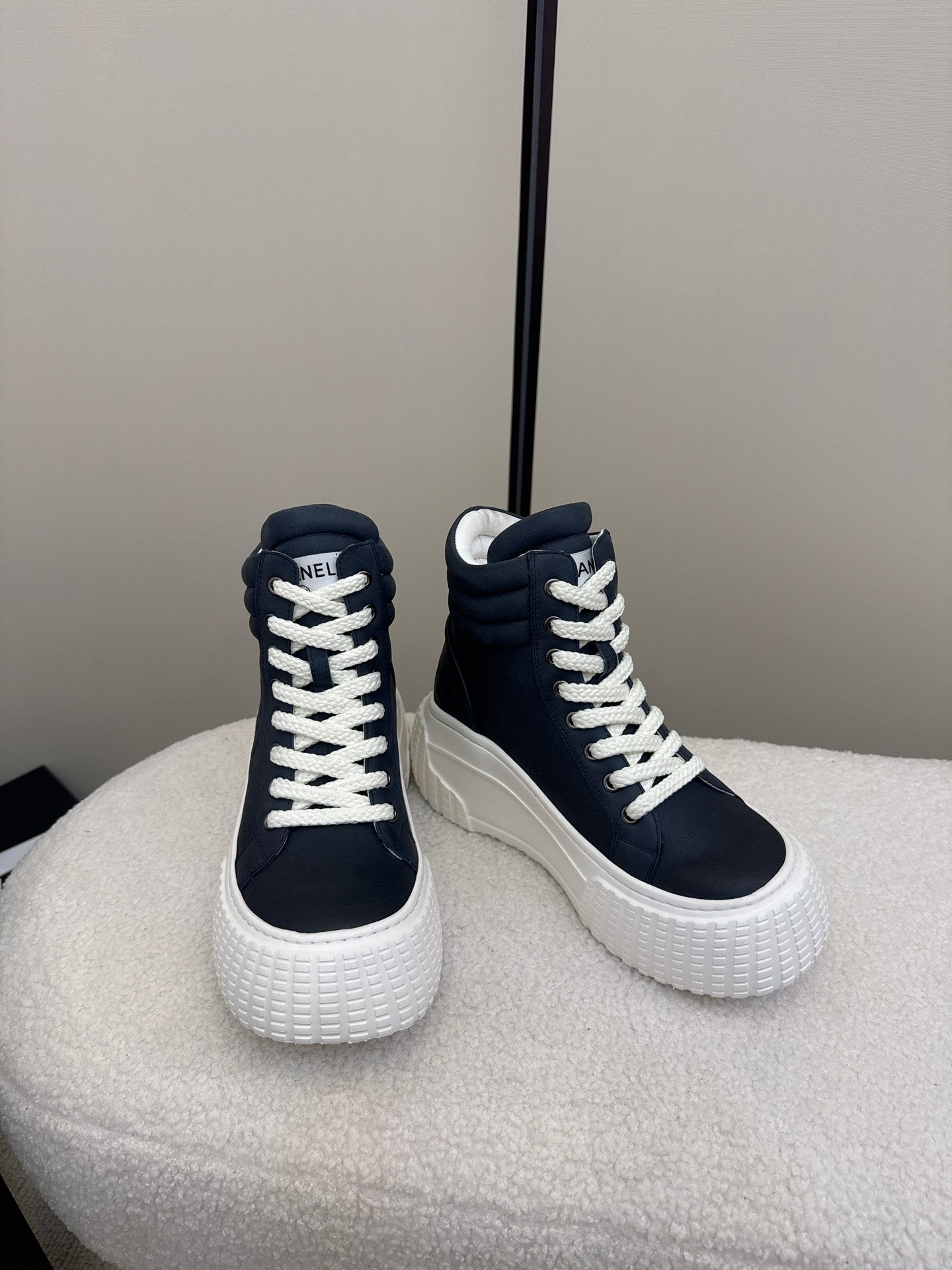 C 25 Thick soled mid top casual shoes(WHITE/NAVY/BLACK)