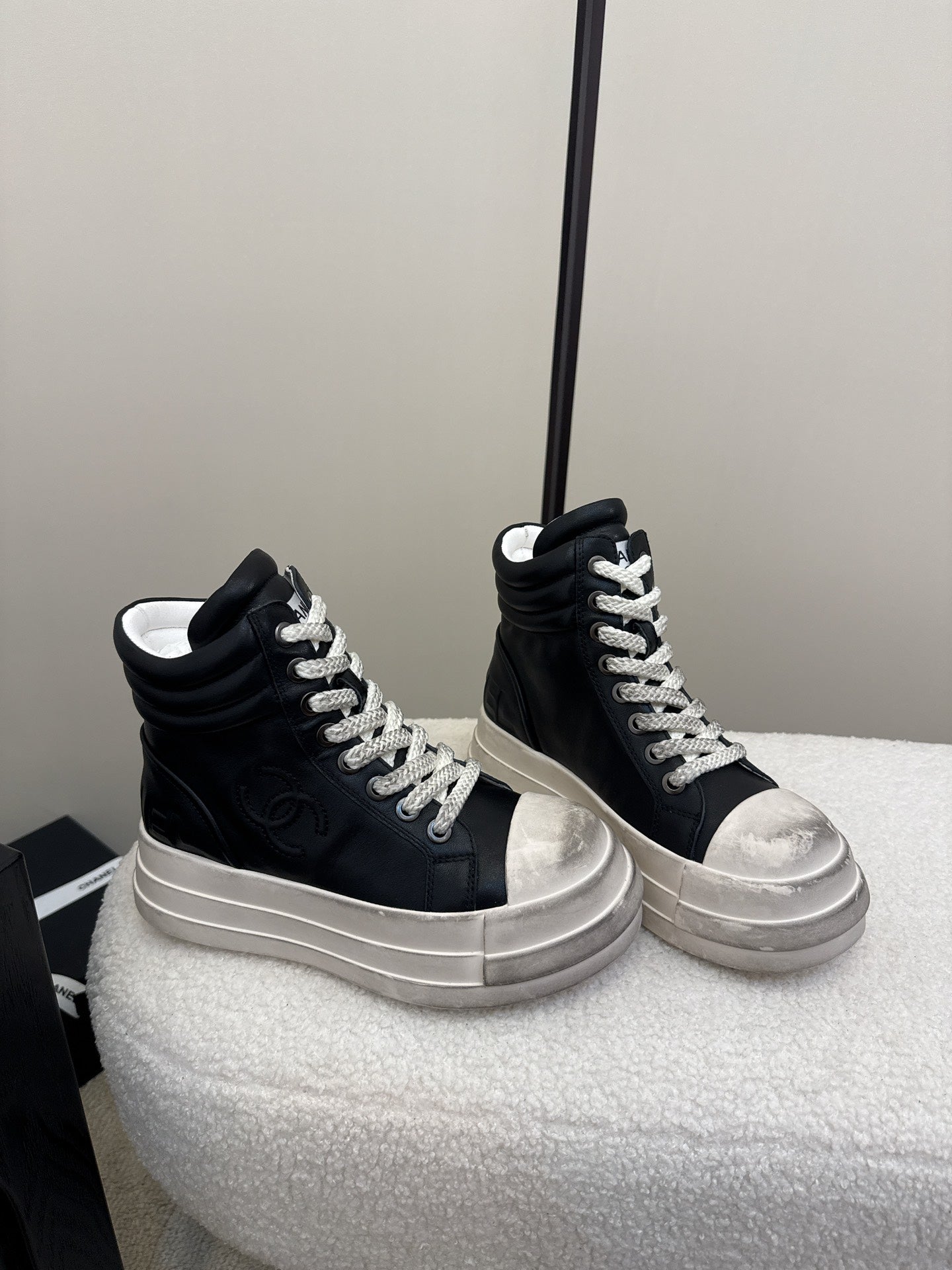 C 25 Make old thick soled mid top casual shoes(WHITE/NAVY/BLACK)